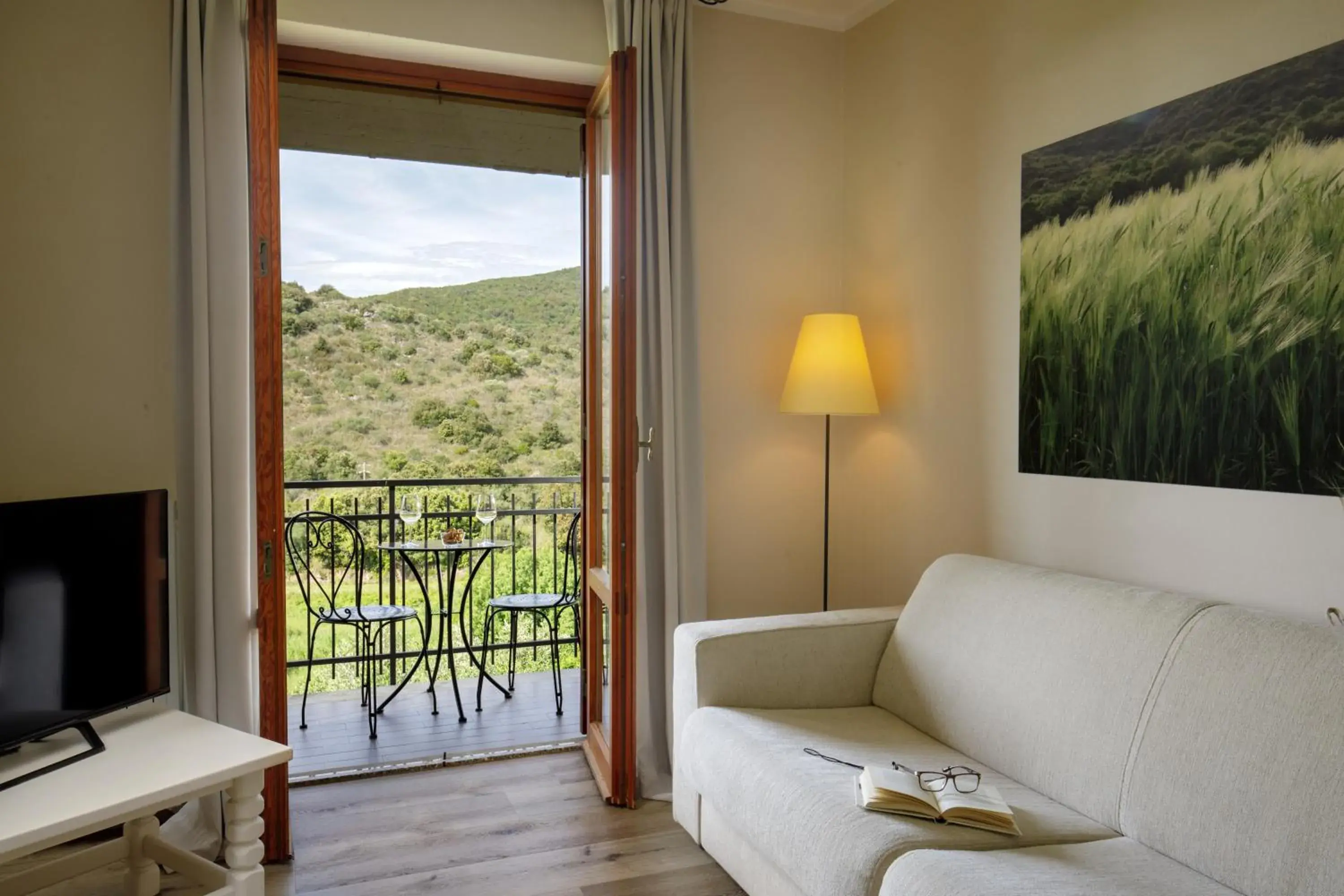 Deluxe Double Room with Balcony in Valle Del Buttero Deluxe Double Room with Balcony in Valle Del Buttero