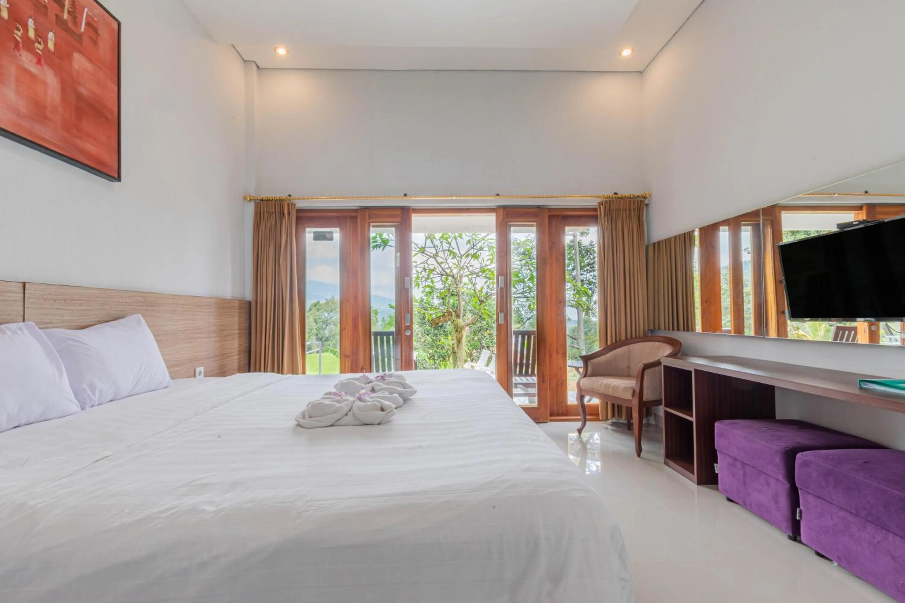 Communal lounge/ TV room, Bed in Mandhasativa Homestay