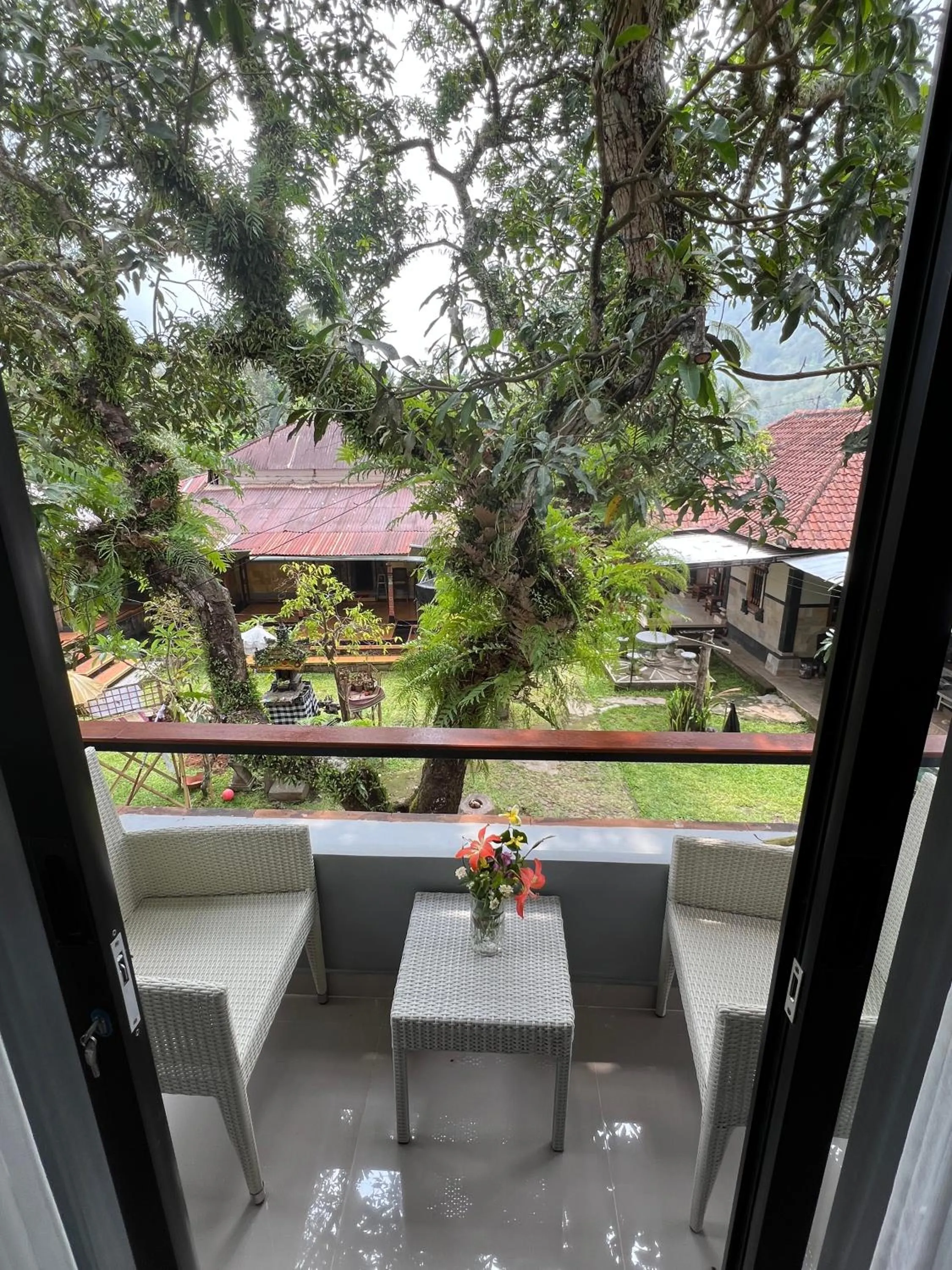 Patio in Mandhasativa Homestay