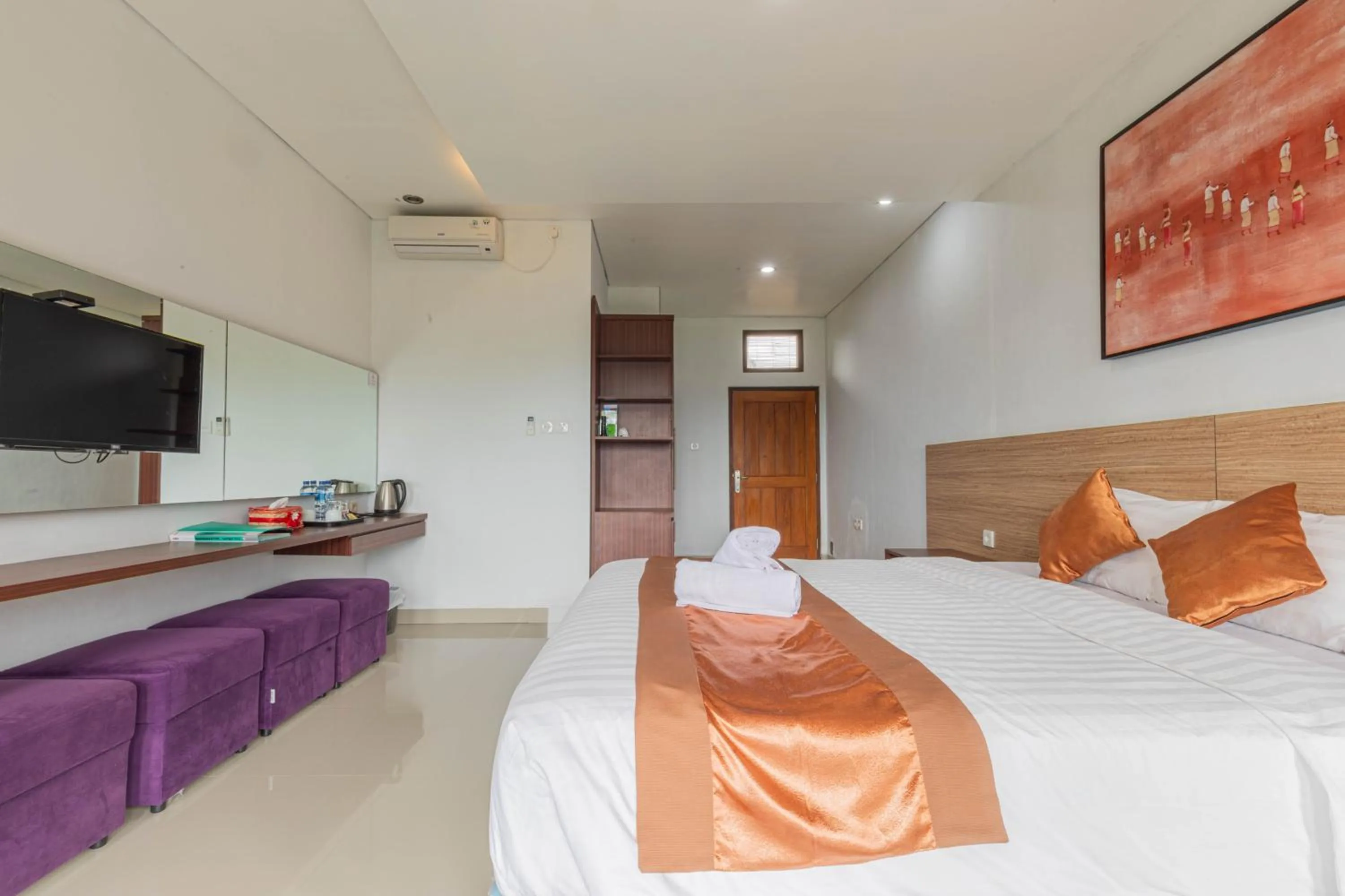 Communal lounge/ TV room, Bed in Mandhasativa Homestay