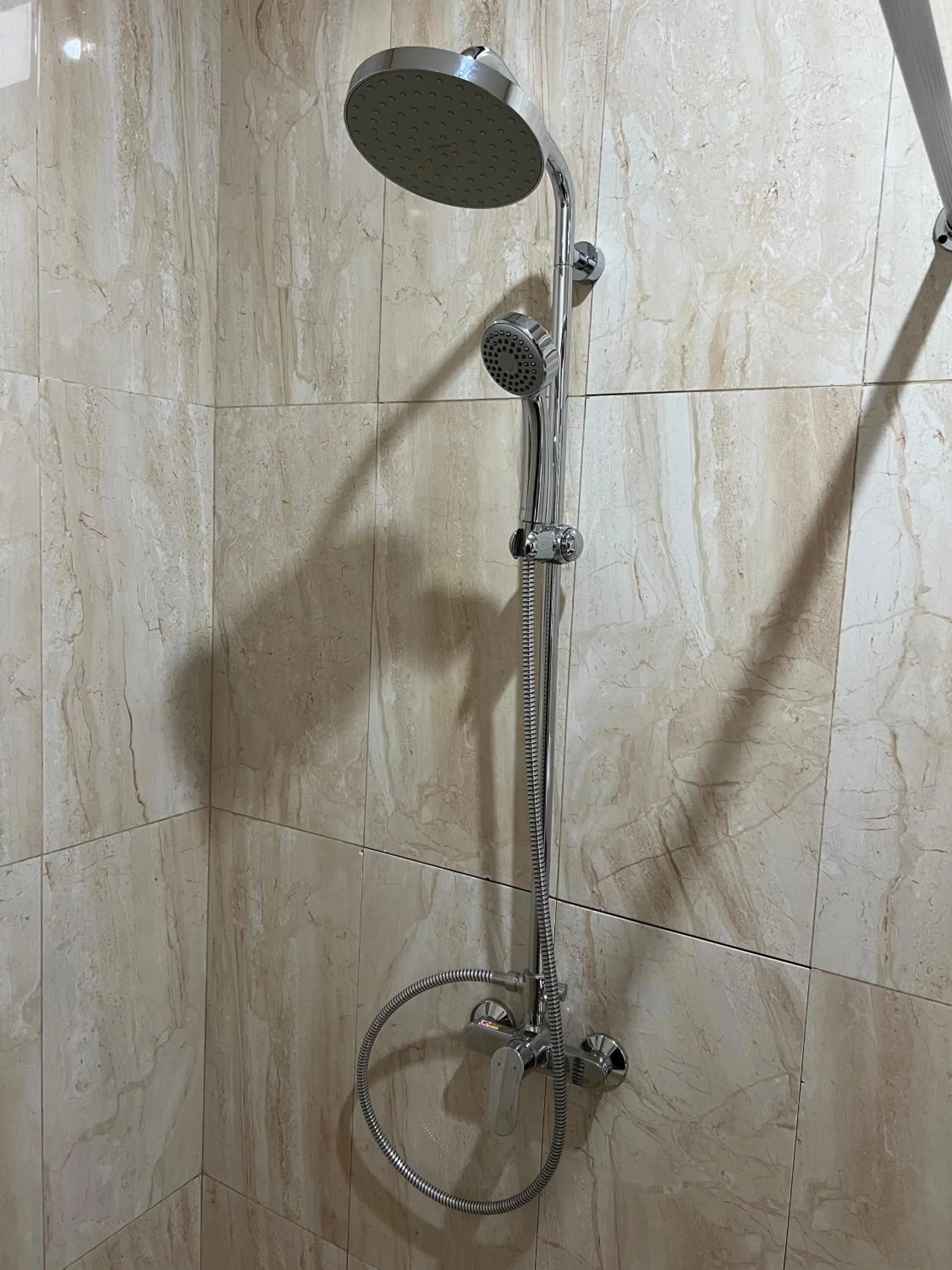 Shower in Mandhasativa Homestay