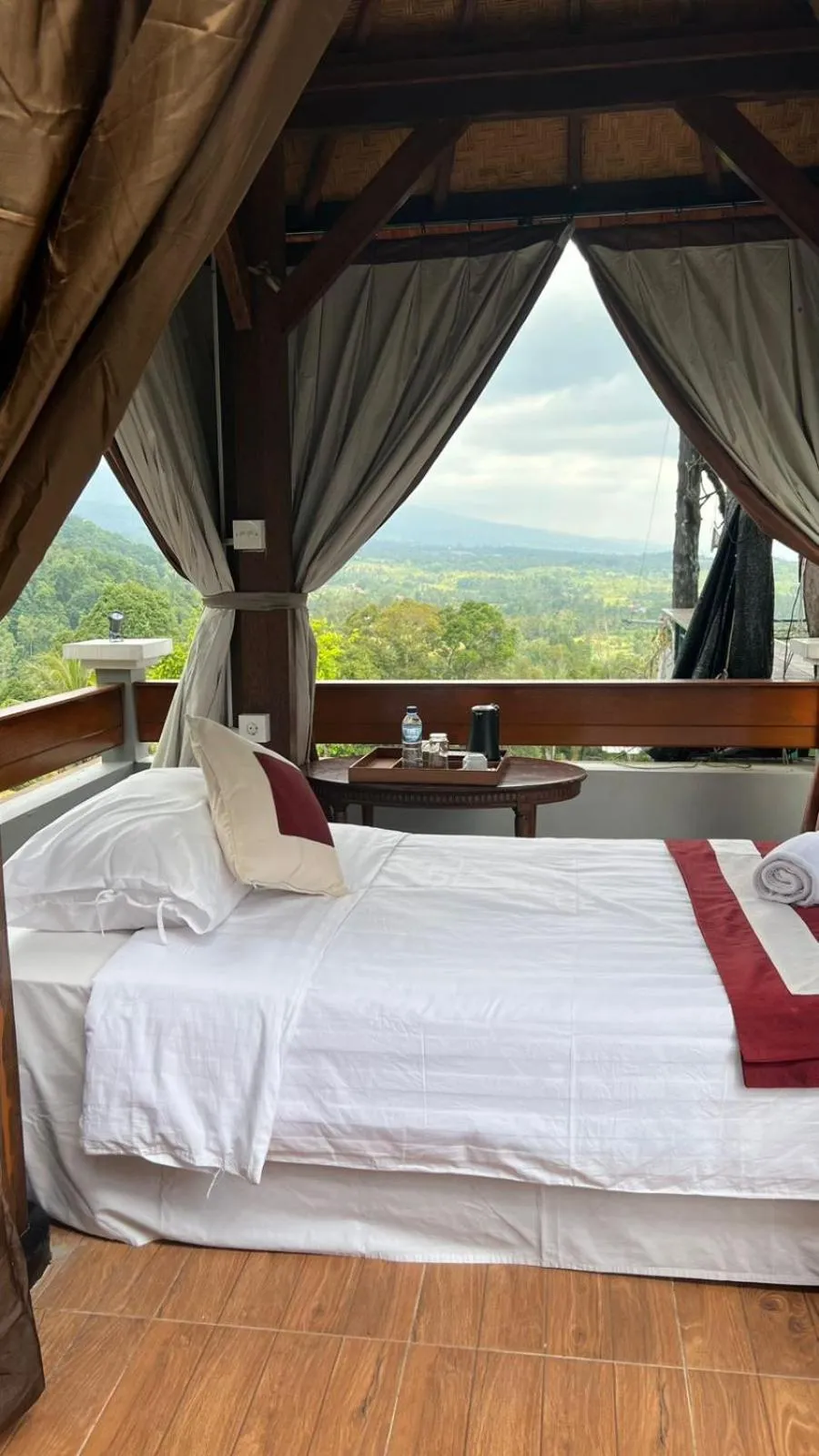 Bed in Mandhasativa Homestay