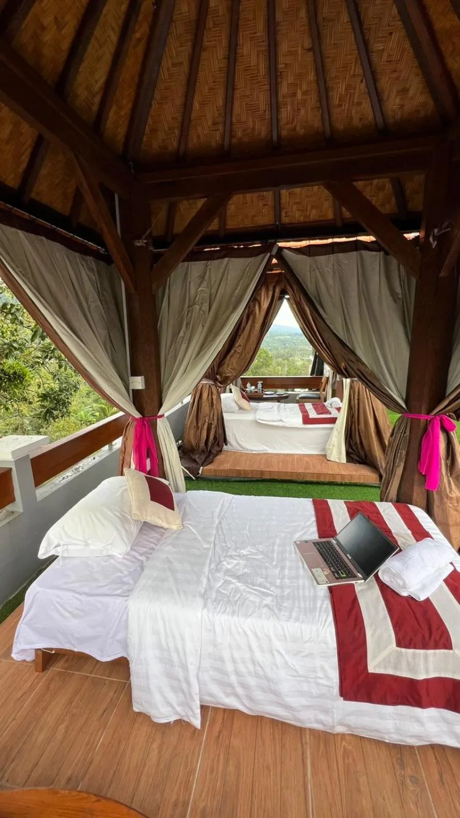 Bed in Mandhasativa Homestay