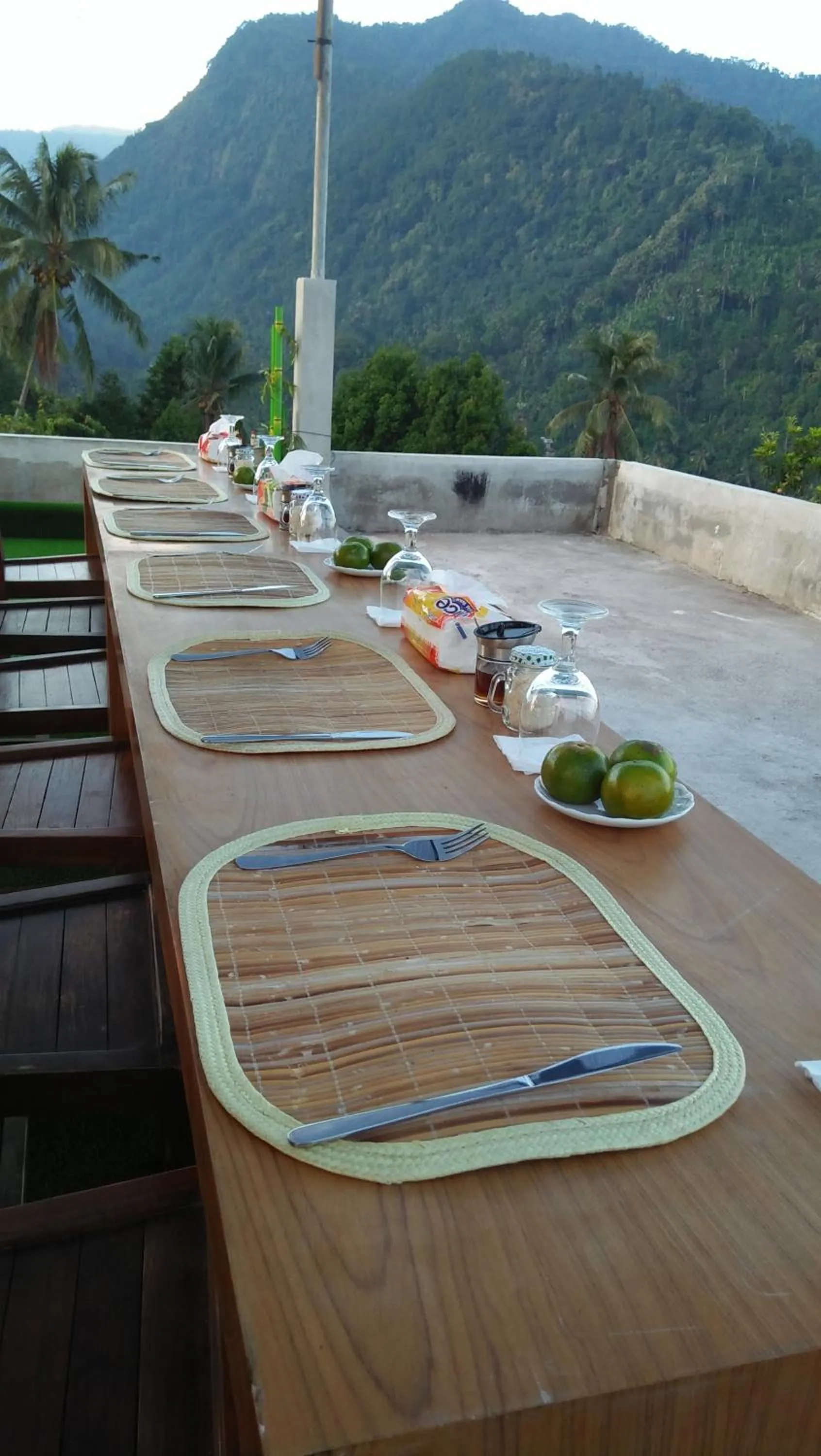 Breakfast in Mandhasativa Homestay