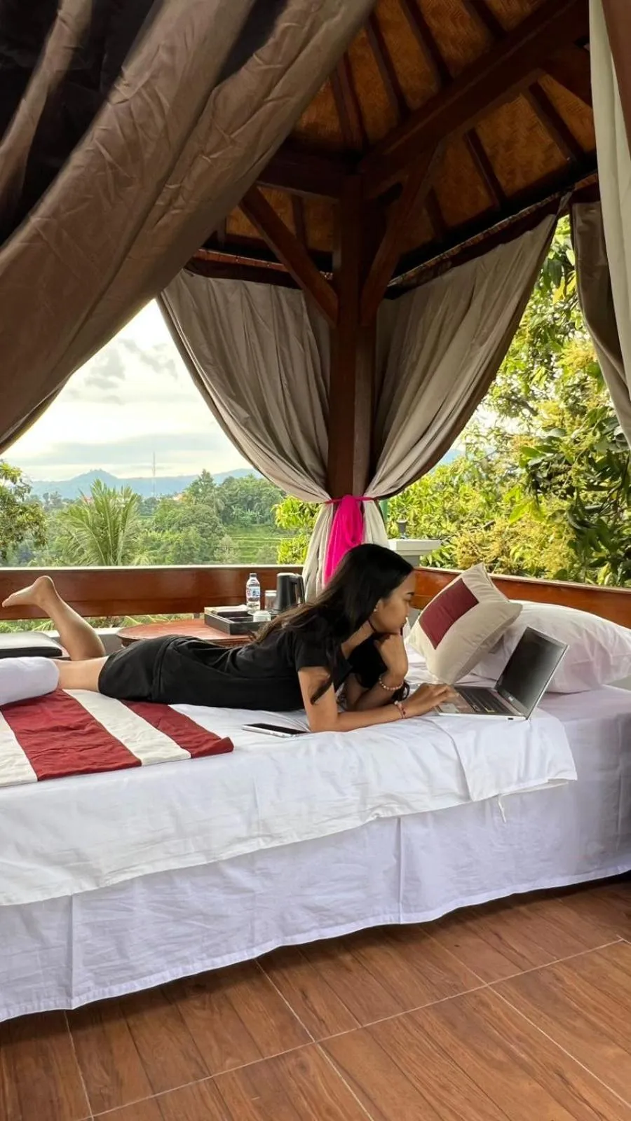 Bed in Mandhasativa Homestay