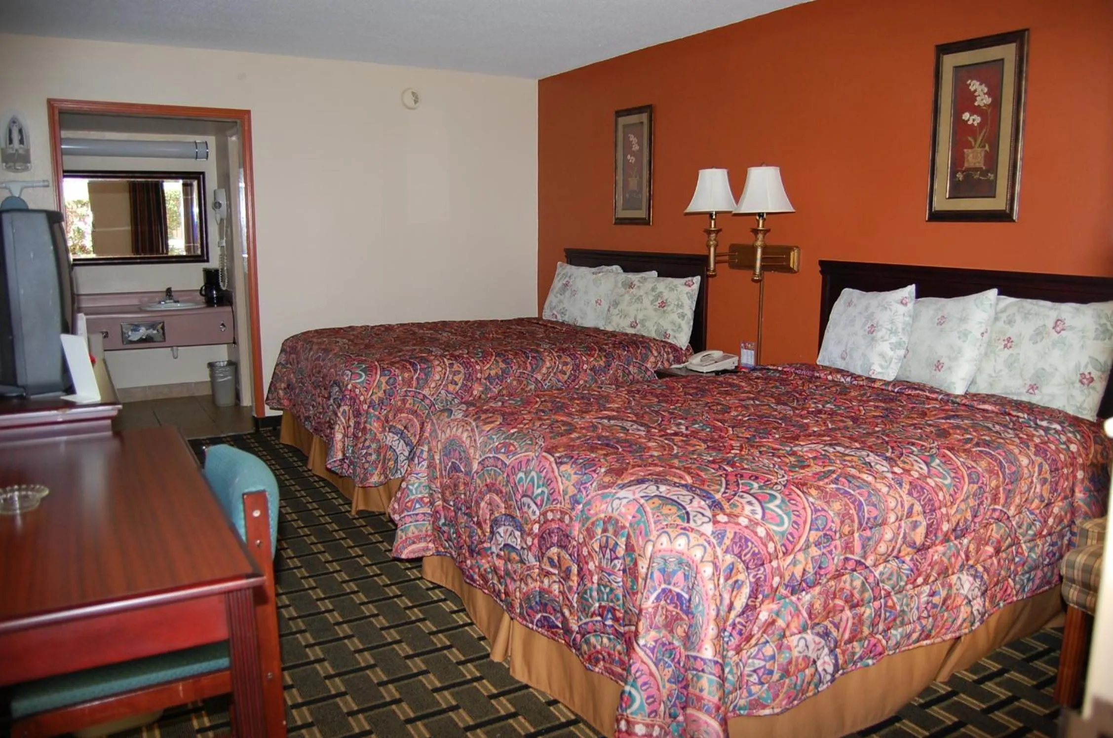 Bed in Executive Inn and Suites Springdale