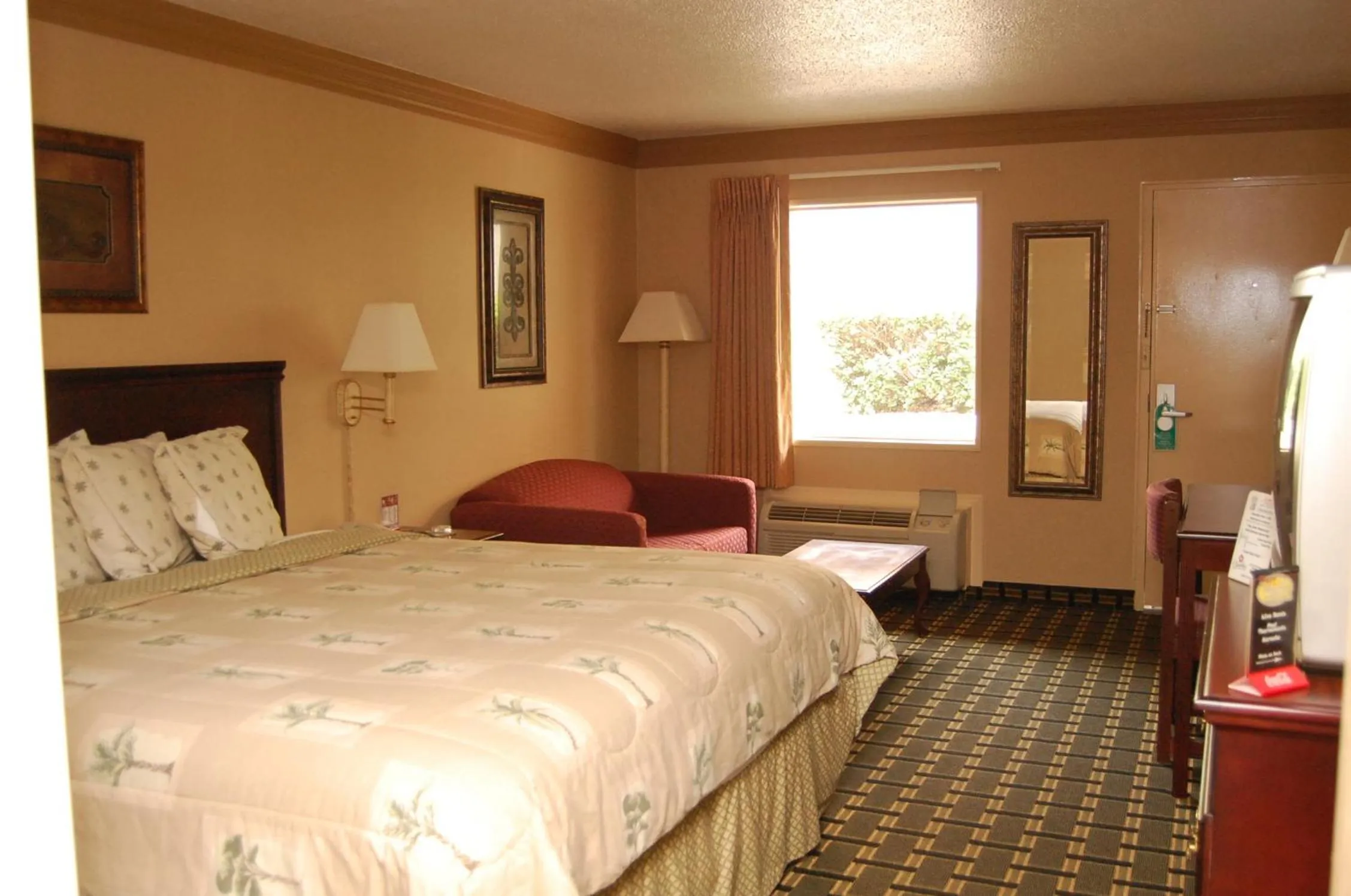 Photo of the whole room, Bed in Executive Inn and Suites Springdale