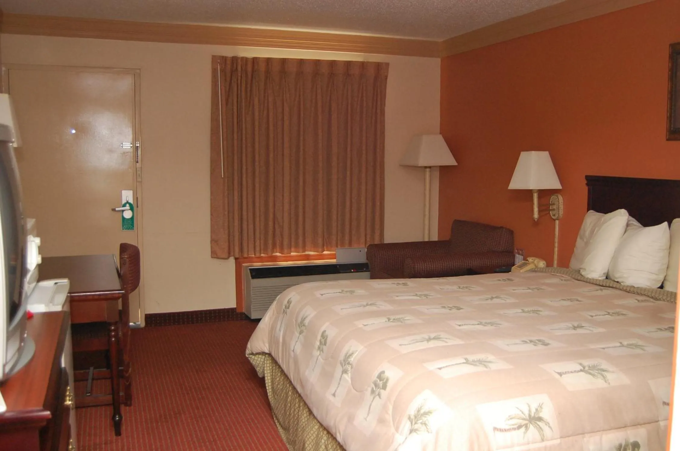 Photo of the whole room, Bed in Executive Inn and Suites Springdale