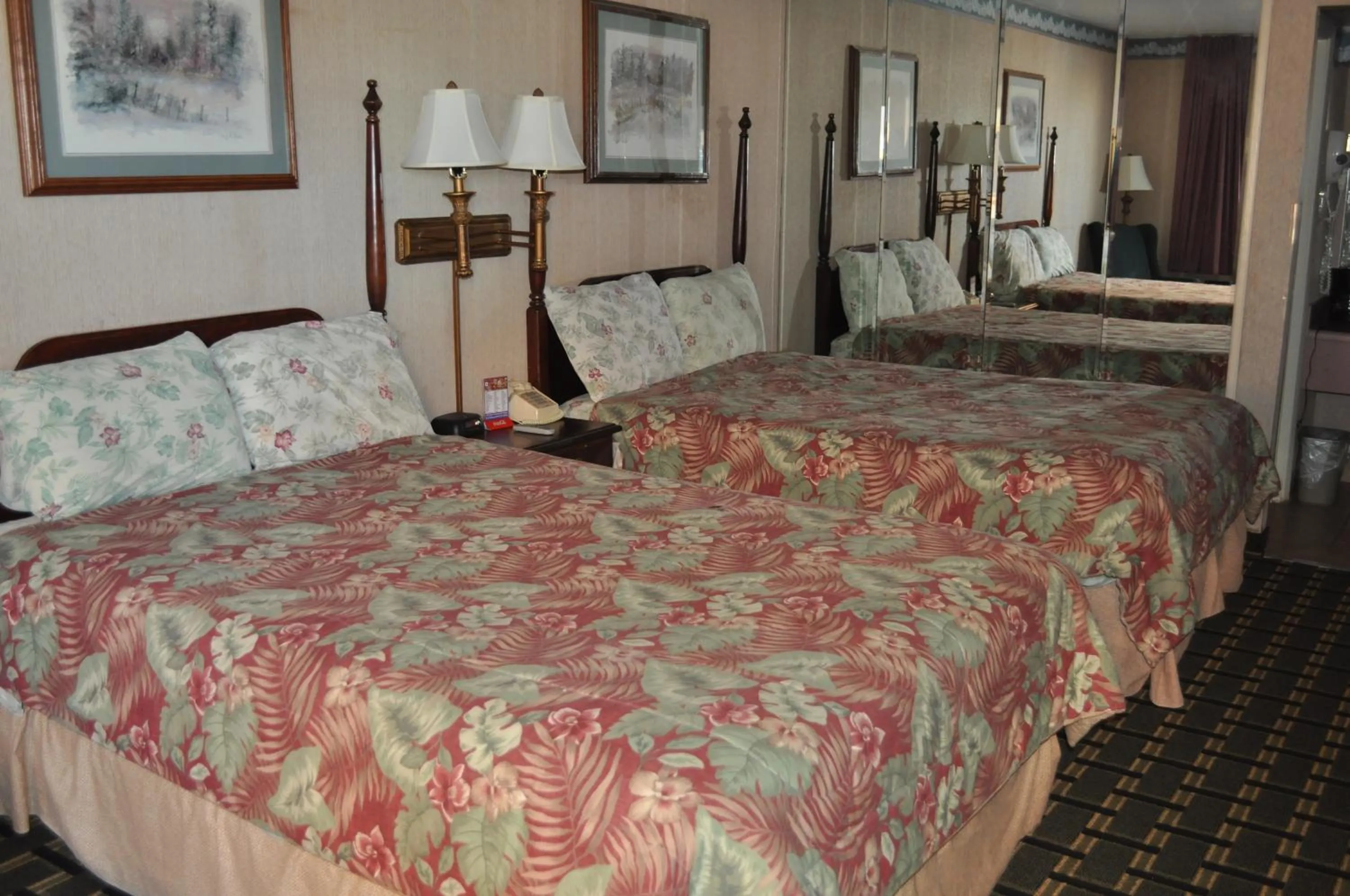 Bed in Executive Inn and Suites Springdale