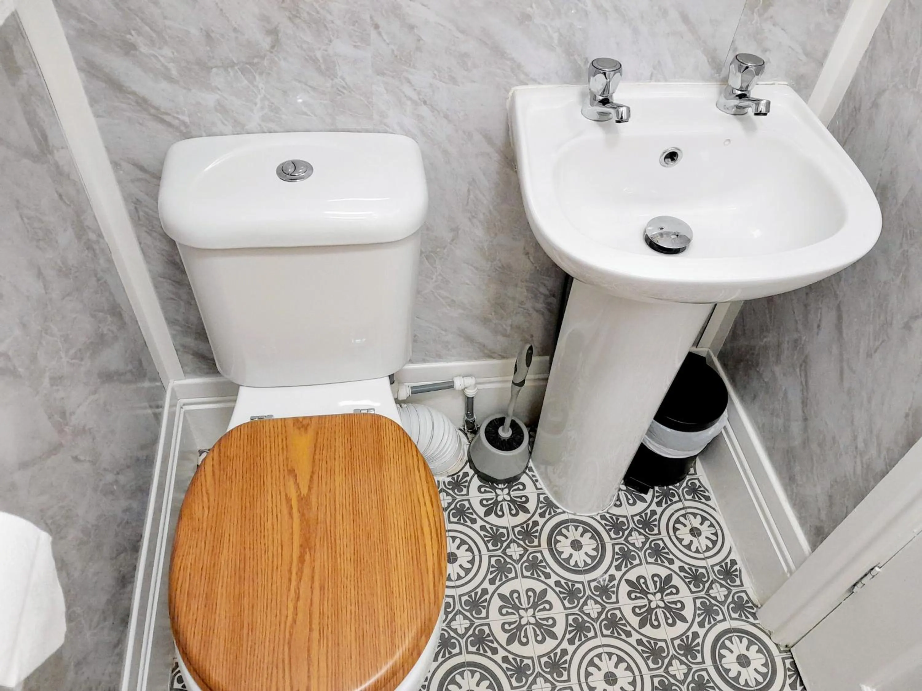 Toilet in The Clovelly