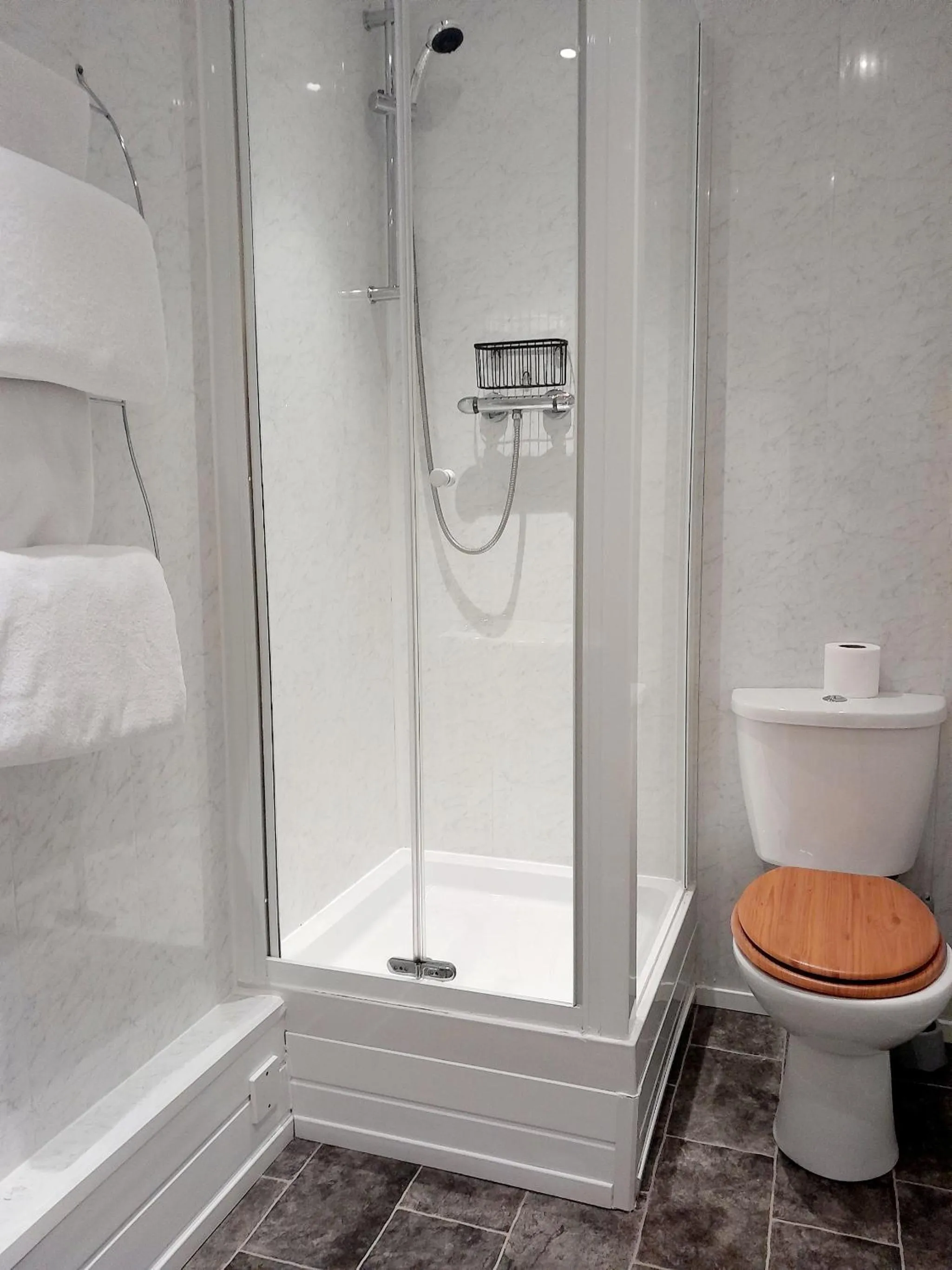 Shower in The Clovelly