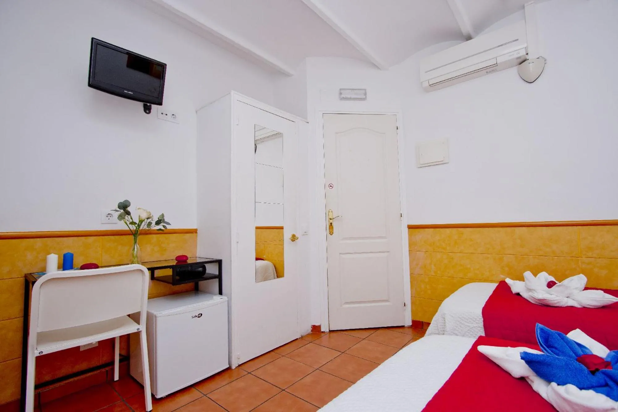 Bed in Barcelona City Rooms Hostal