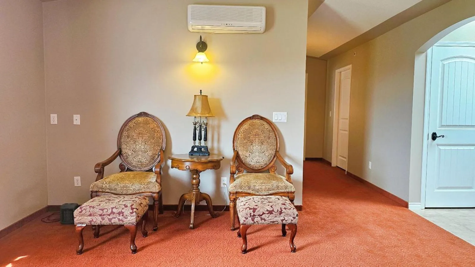 Bedroom in Misty Mountain Inn & Suites