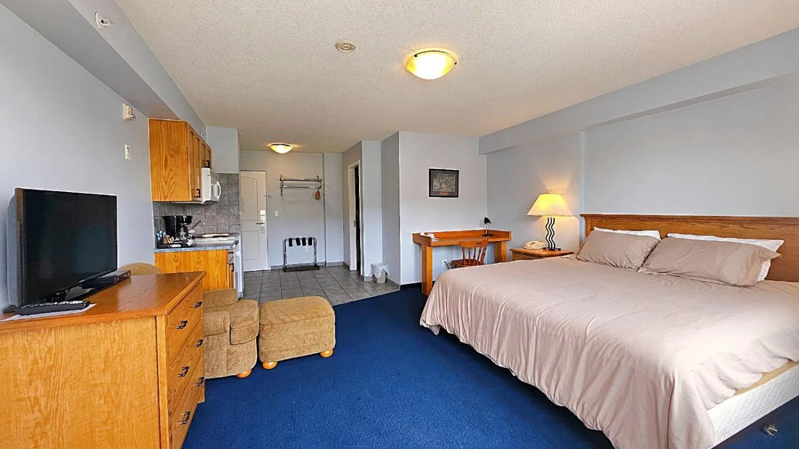TV and multimedia, Bed in Misty Mountain Inn & Suites