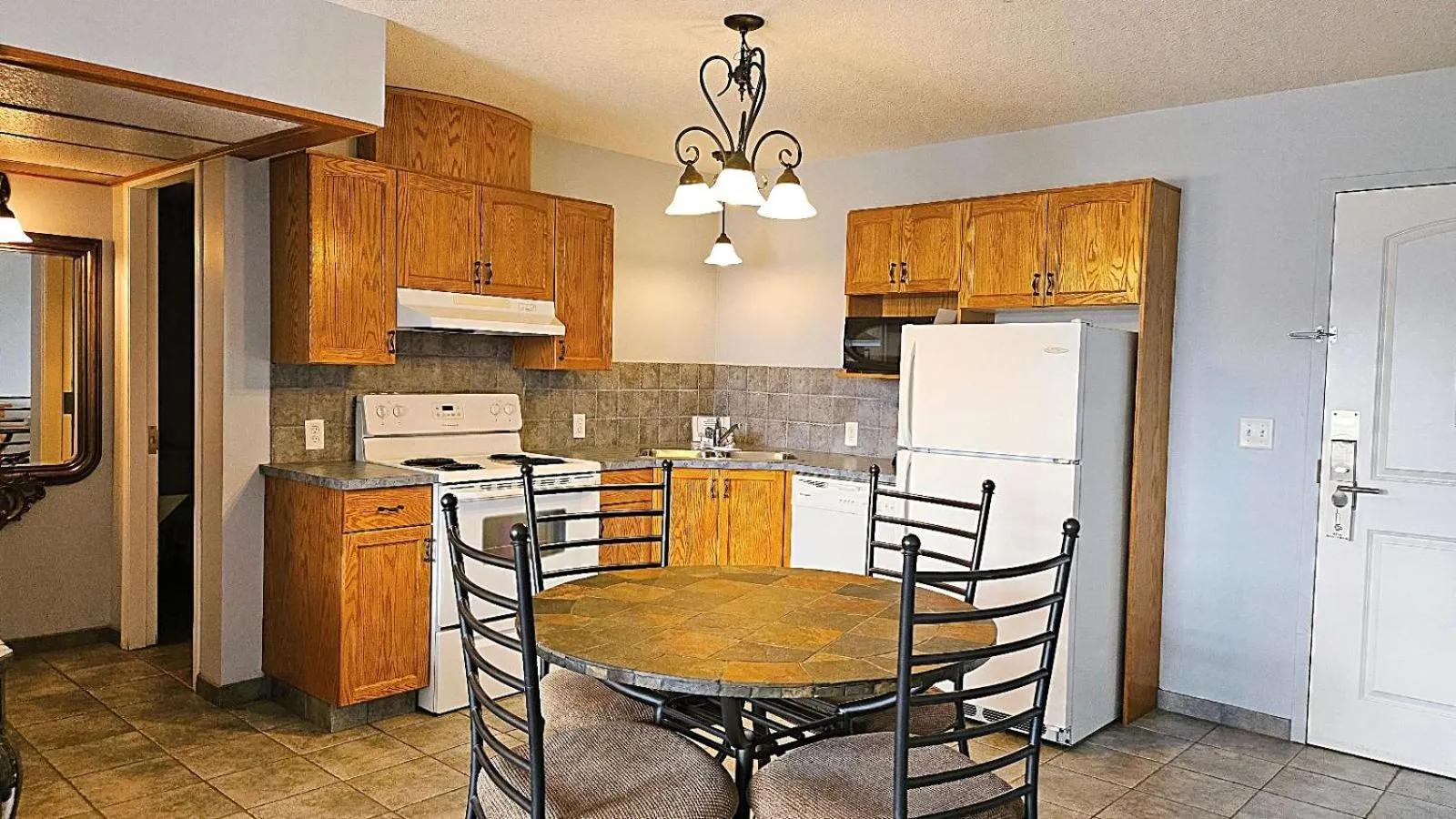 kitchen in Misty Mountain Inn & Suites