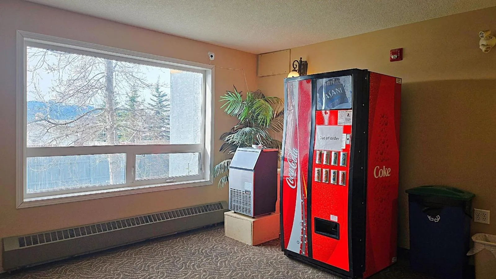 vending machine in Misty Mountain Inn & Suites