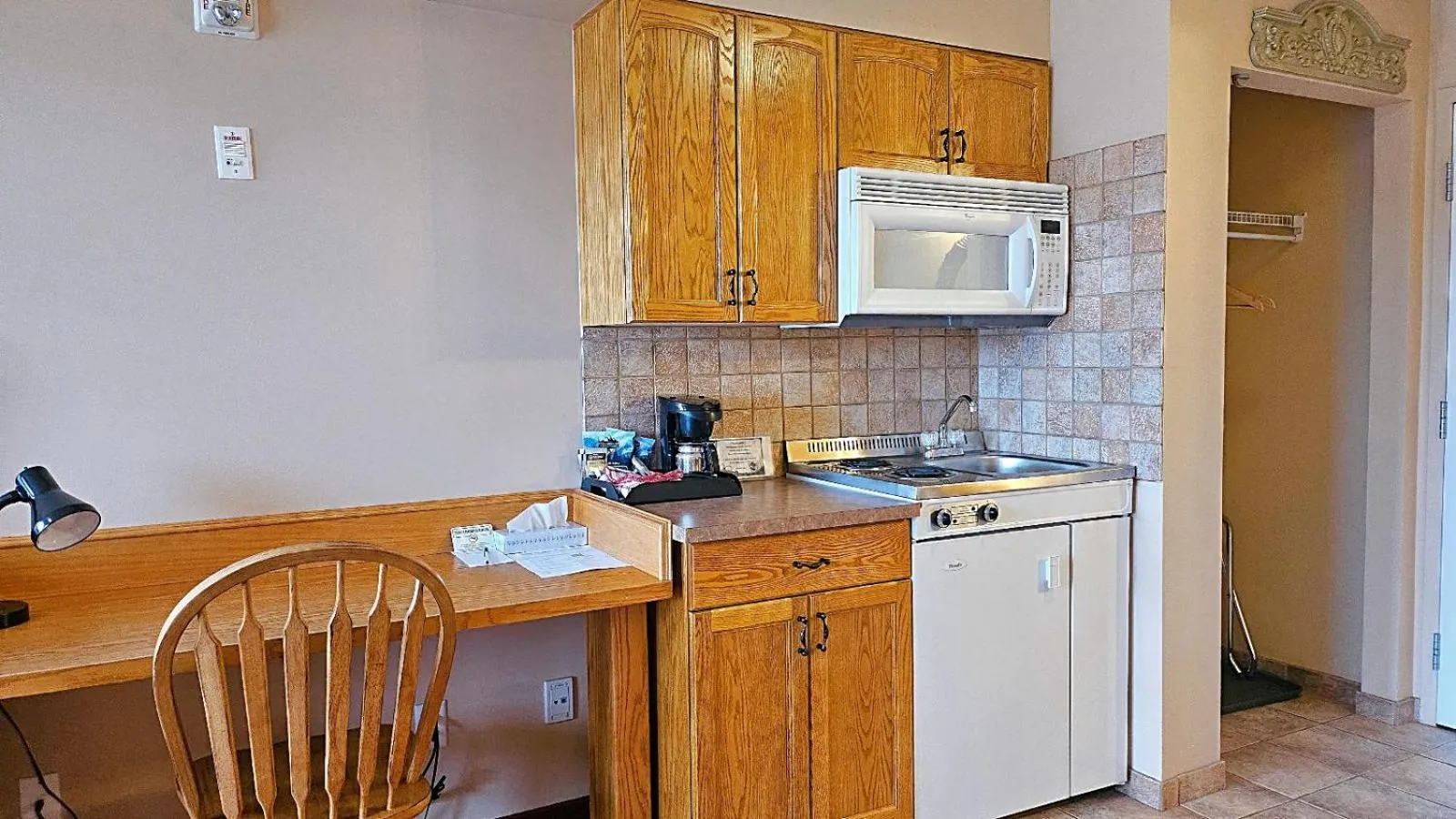 Kitchen or kitchenette in Misty Mountain Inn & Suites