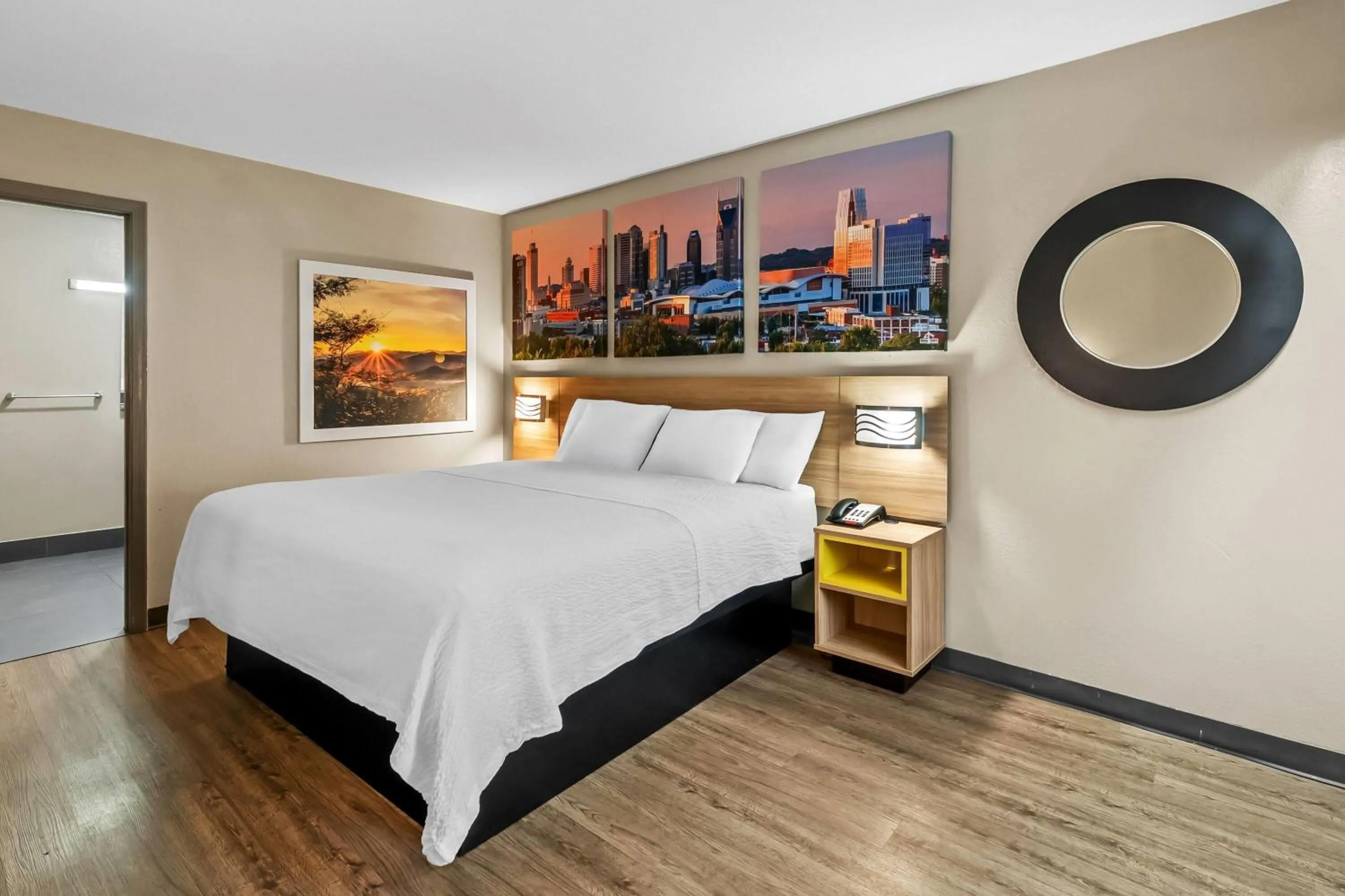 Bed in Days Inn by Wyndham Simpsonville