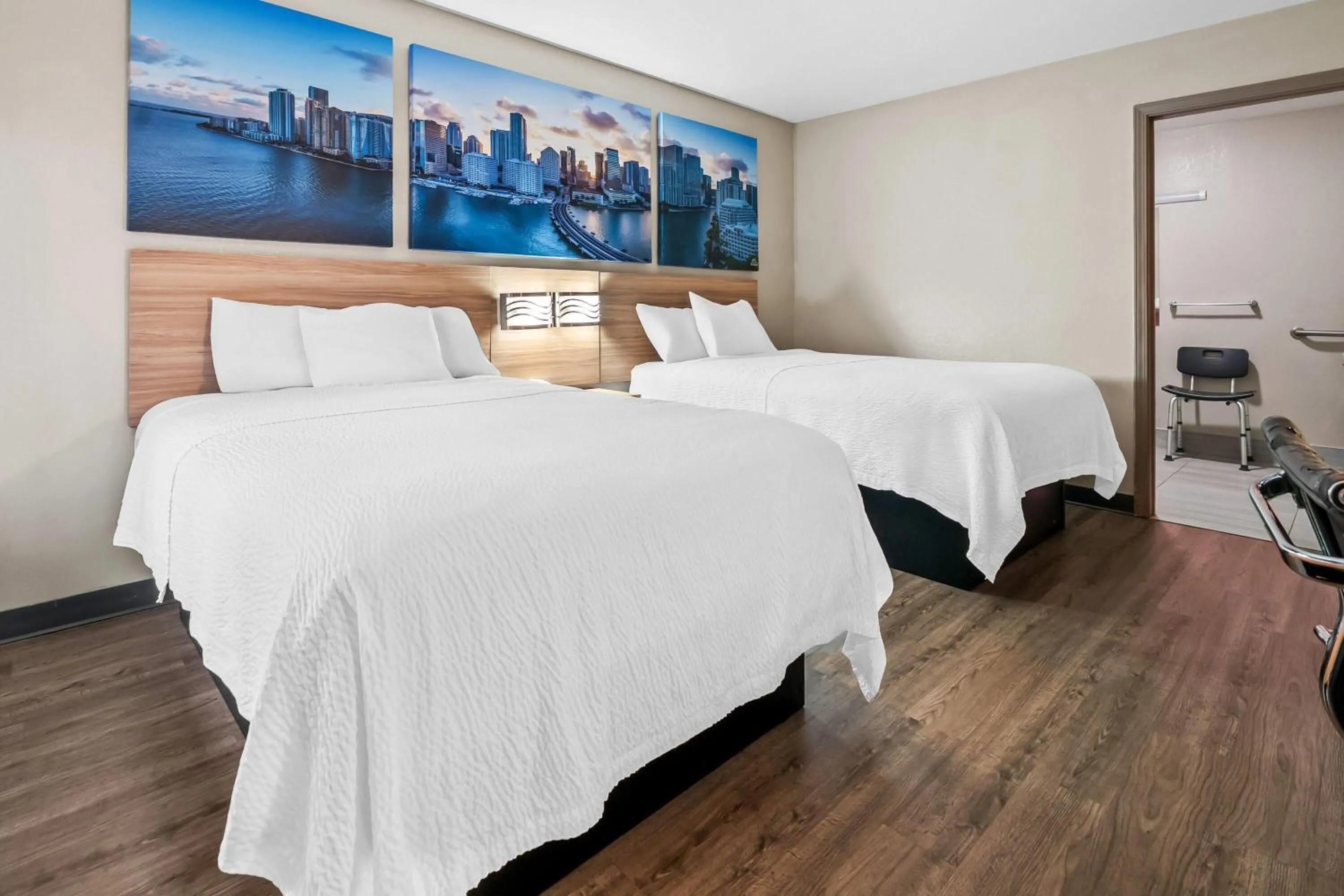 Bed in Days Inn by Wyndham Simpsonville