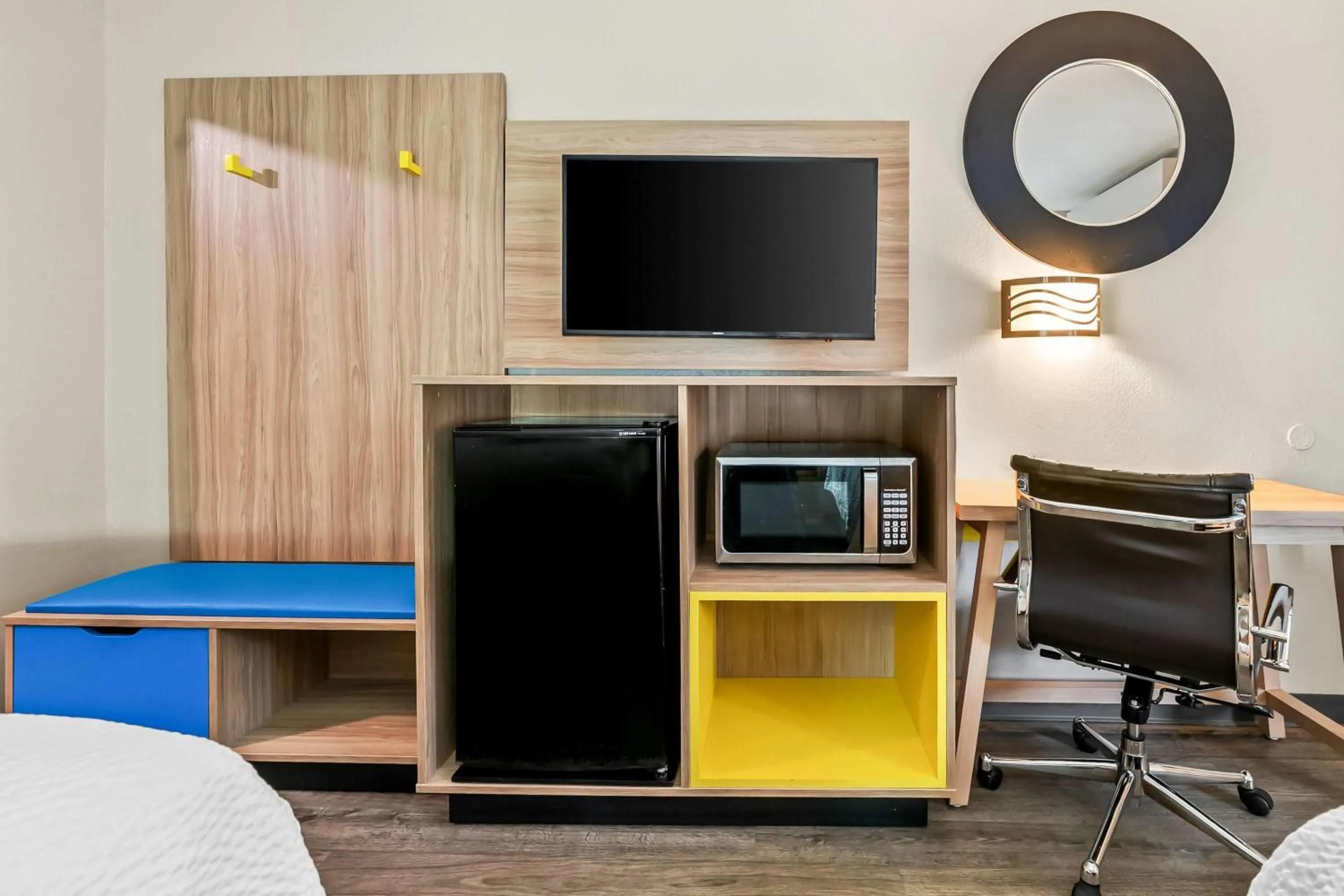 Bed in Days Inn by Wyndham Simpsonville