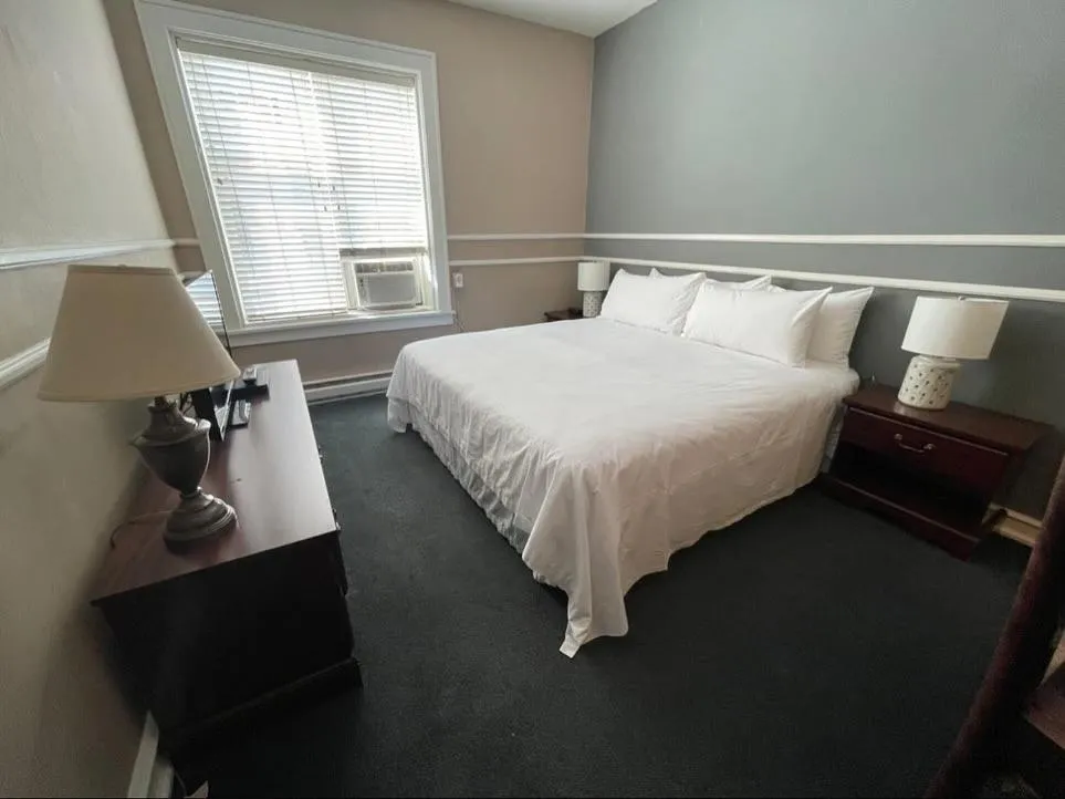 Bed in Kalispell Grand Hotel