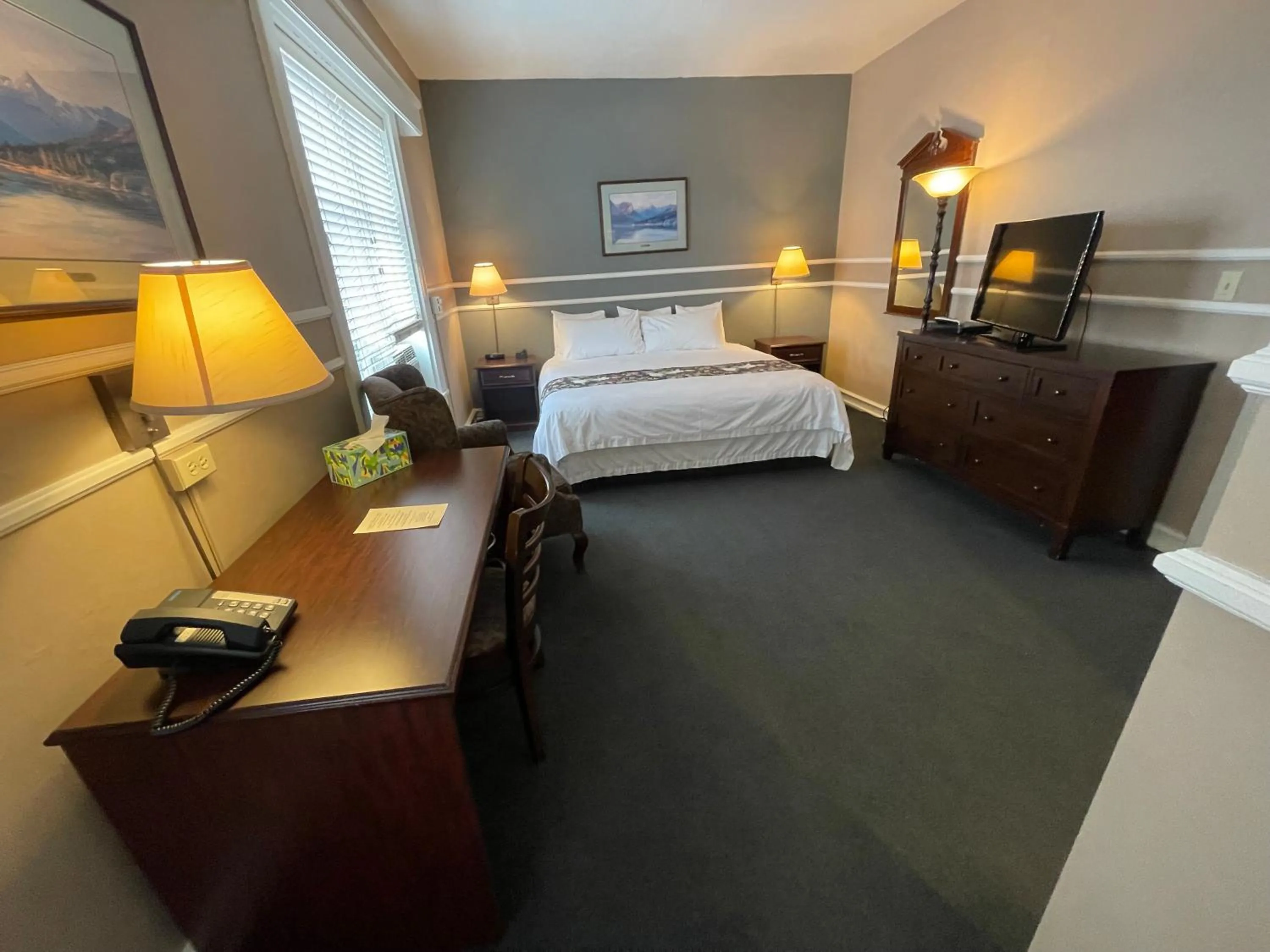 Bed in Kalispell Grand Hotel