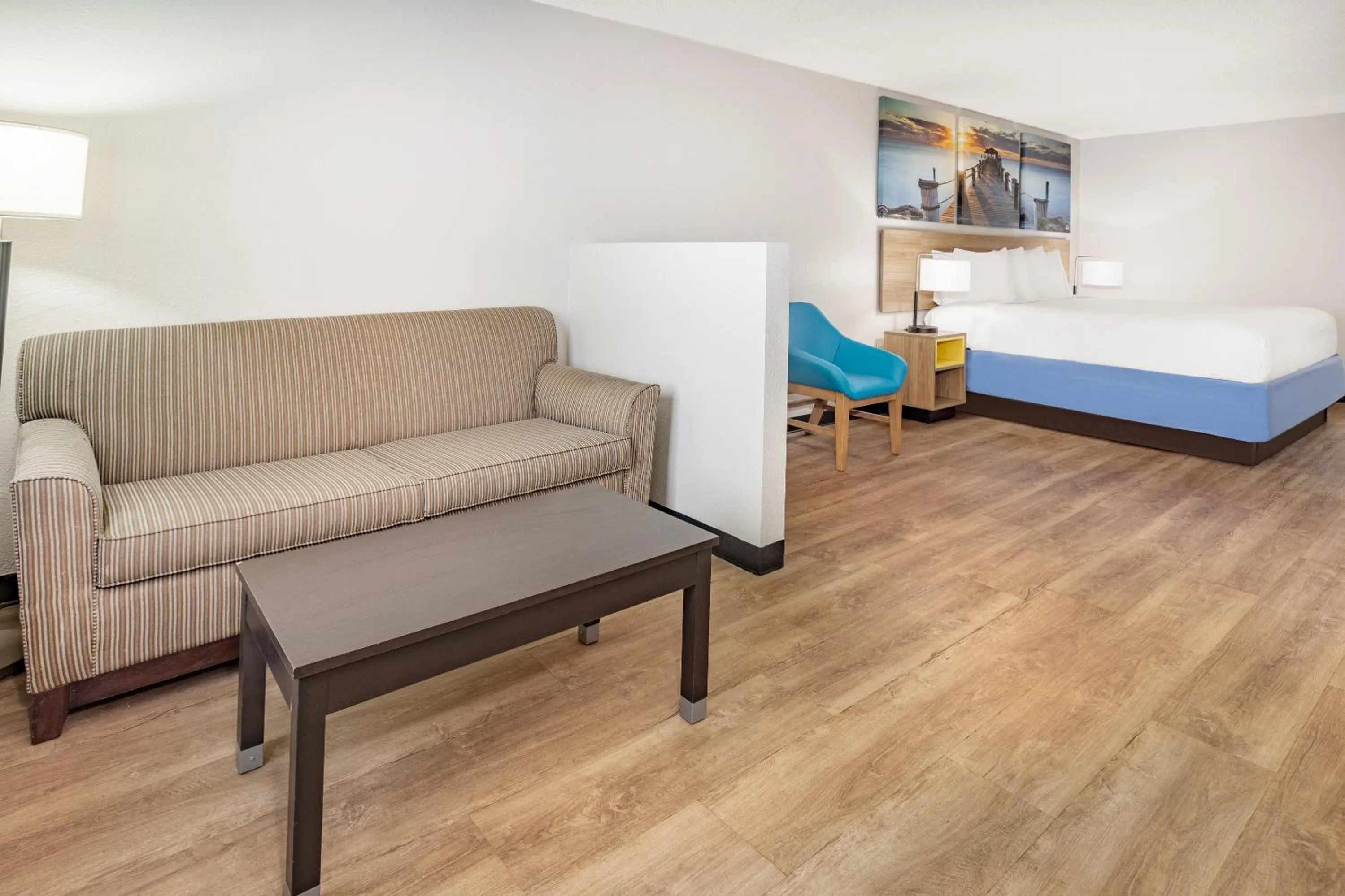 Bed in Days Inn by Wyndham Barnwell