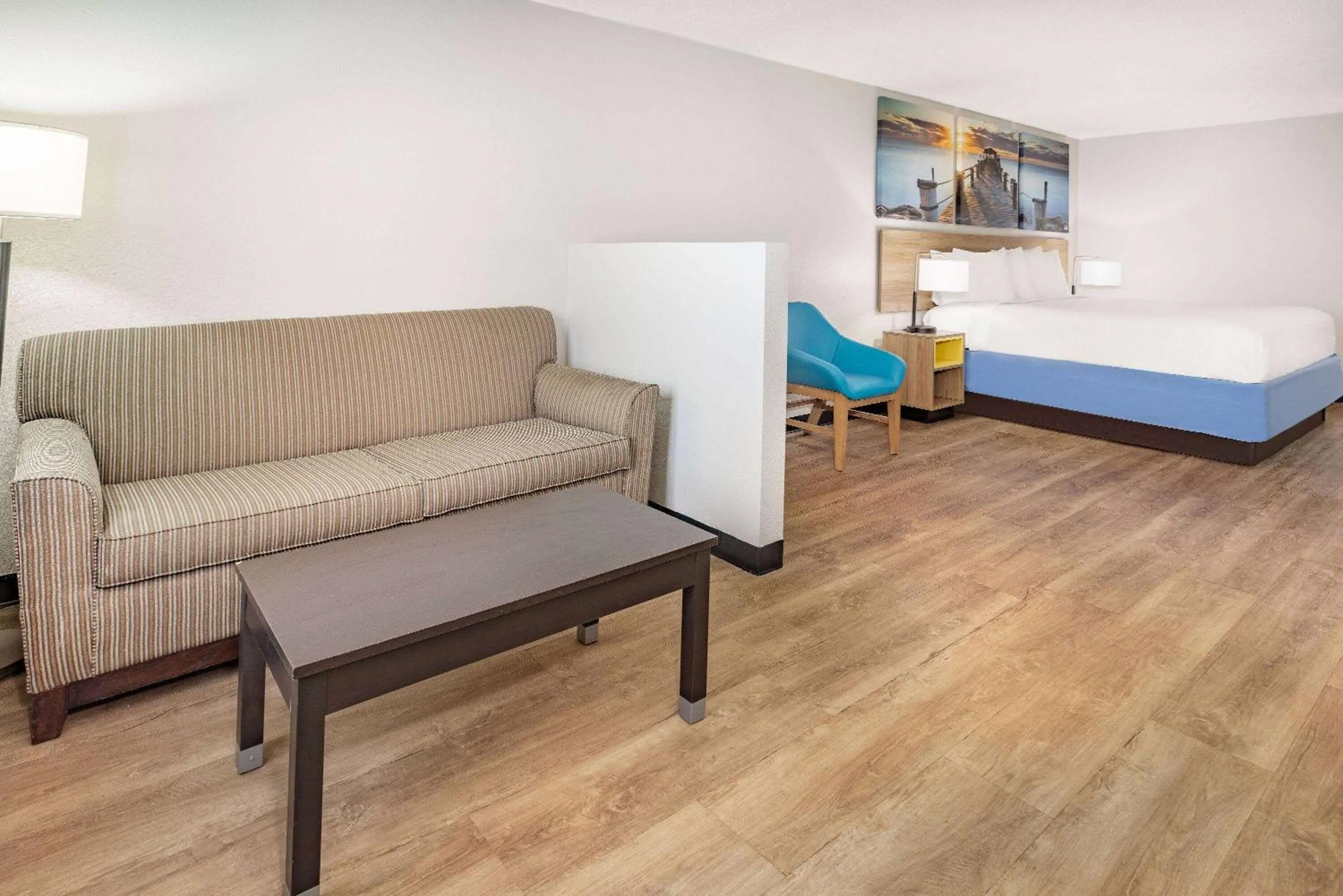 Bed in Days Inn by Wyndham Barnwell