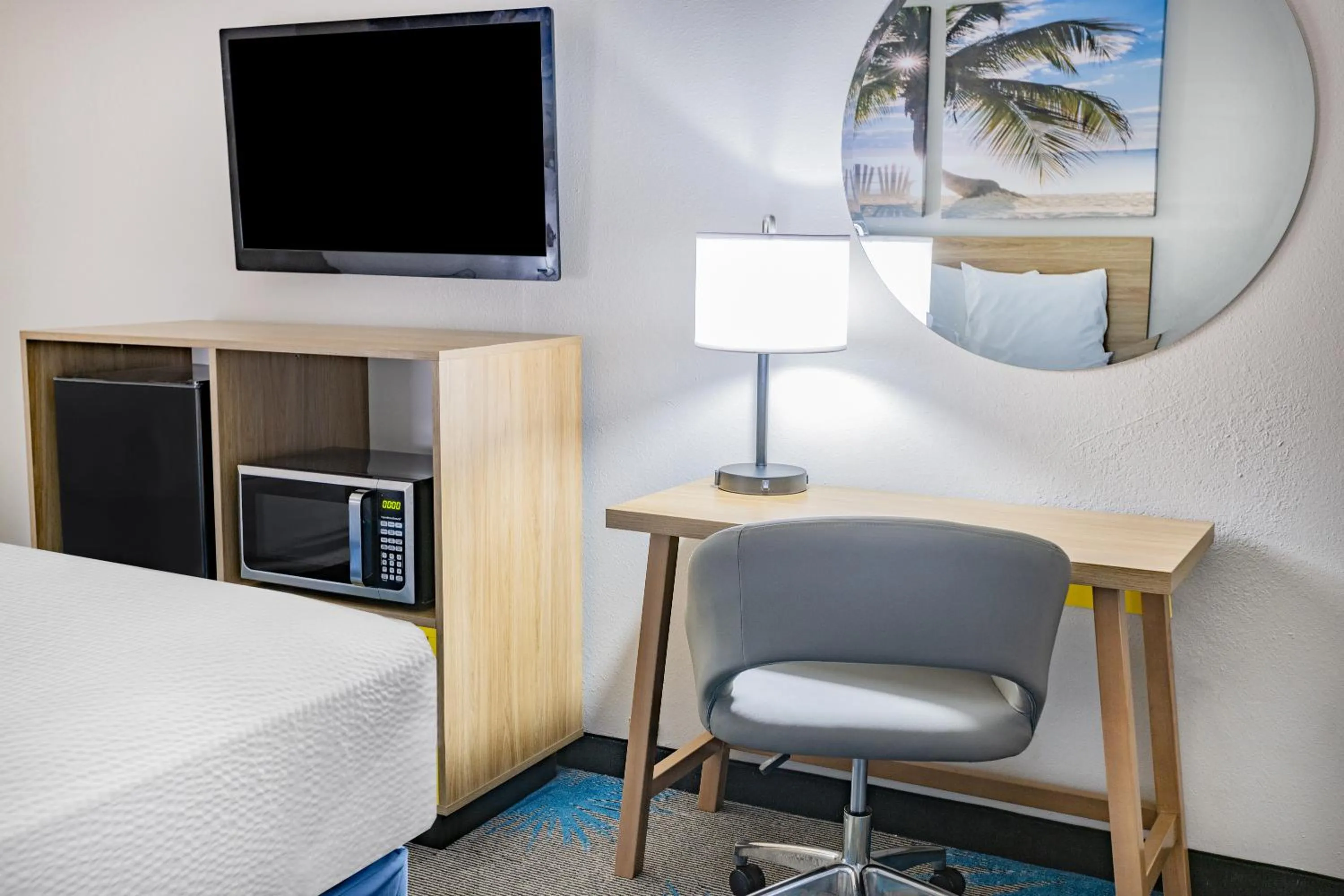 Bed in Days Inn by Wyndham Barnwell