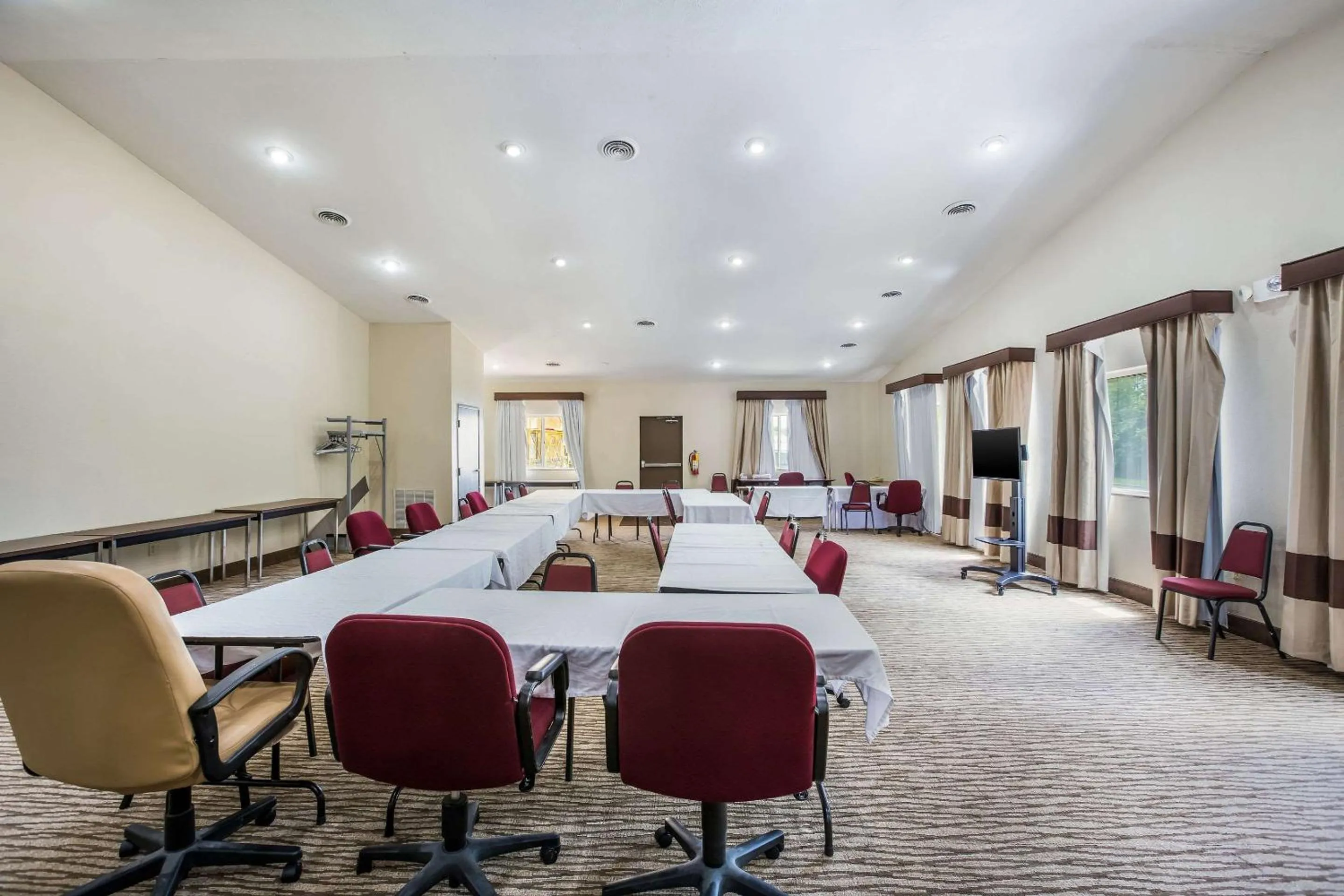 Meeting/conference room in Comfort Inn & Suites Fairborn near Wright Patterson AFB