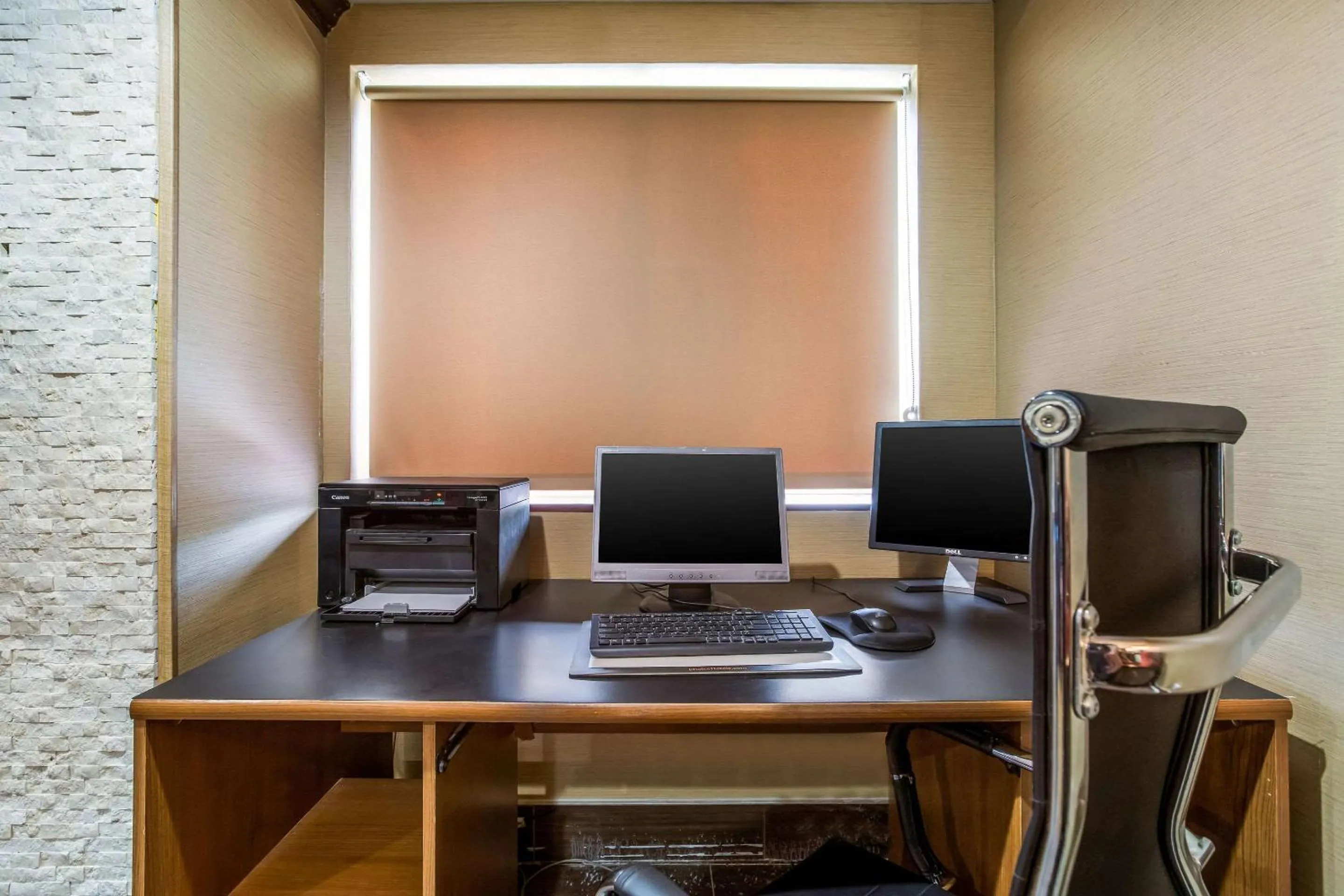 Business facilities in Comfort Inn & Suites Fairborn near Wright Patterson AFB