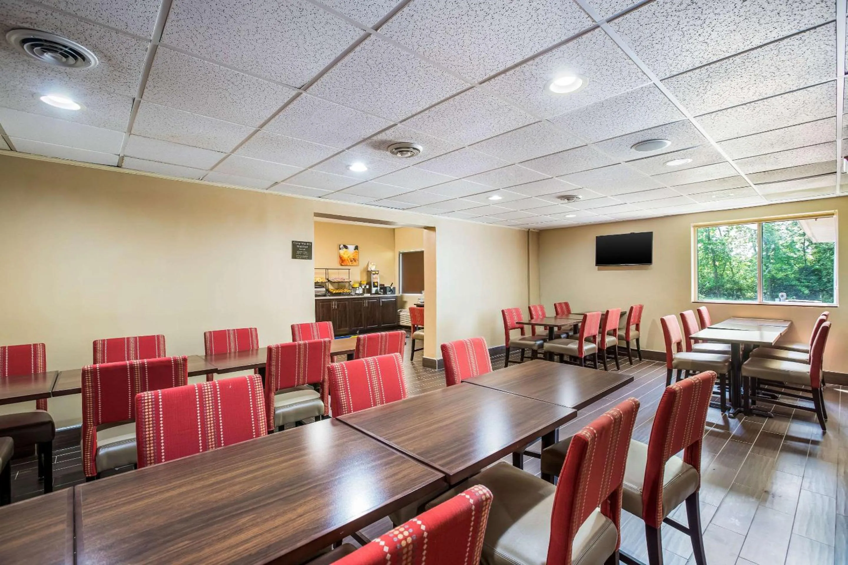 Breakfast in Comfort Inn & Suites Fairborn near Wright Patterson AFB