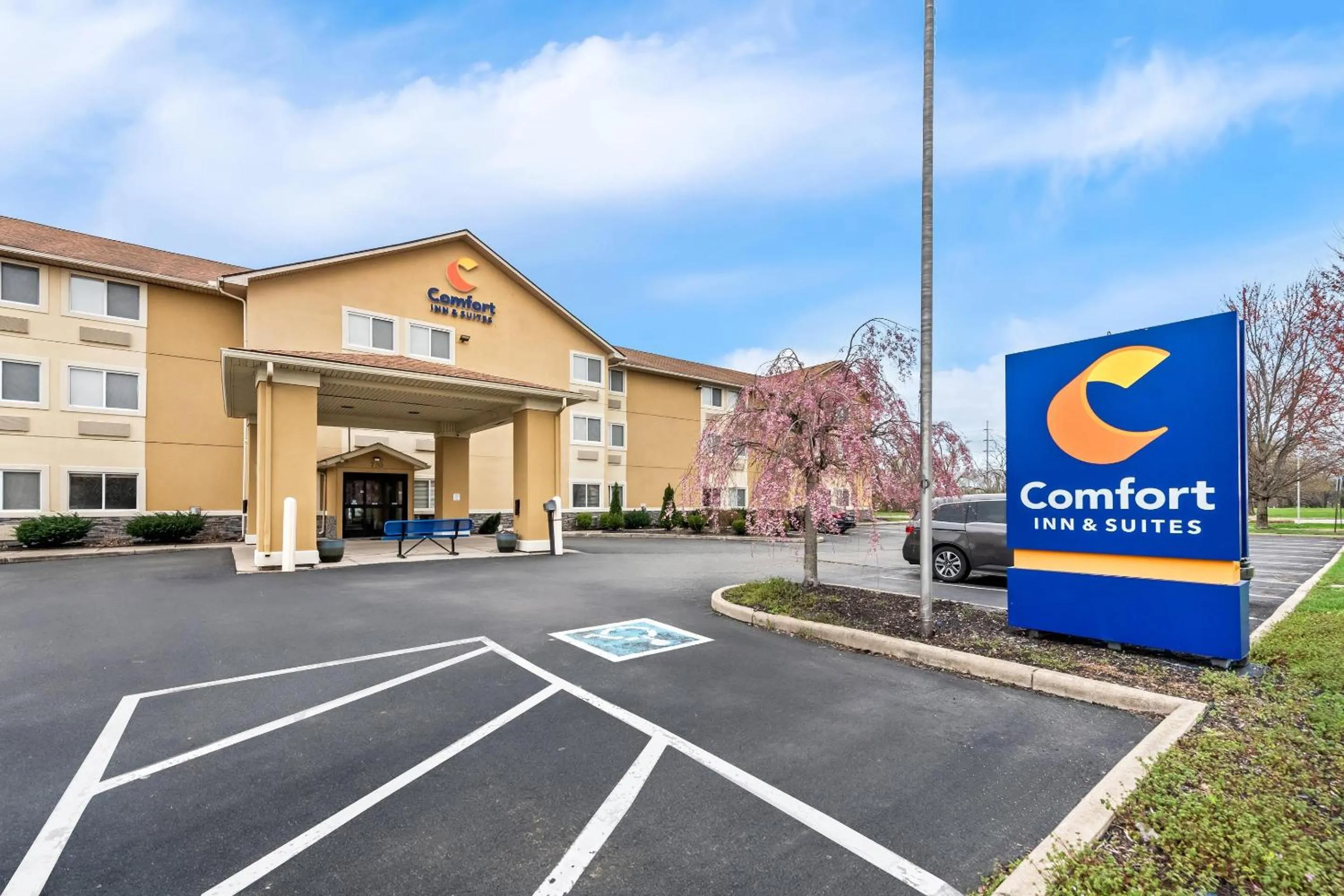 Property building in Comfort Inn & Suites Fairborn near Wright Patterson AFB