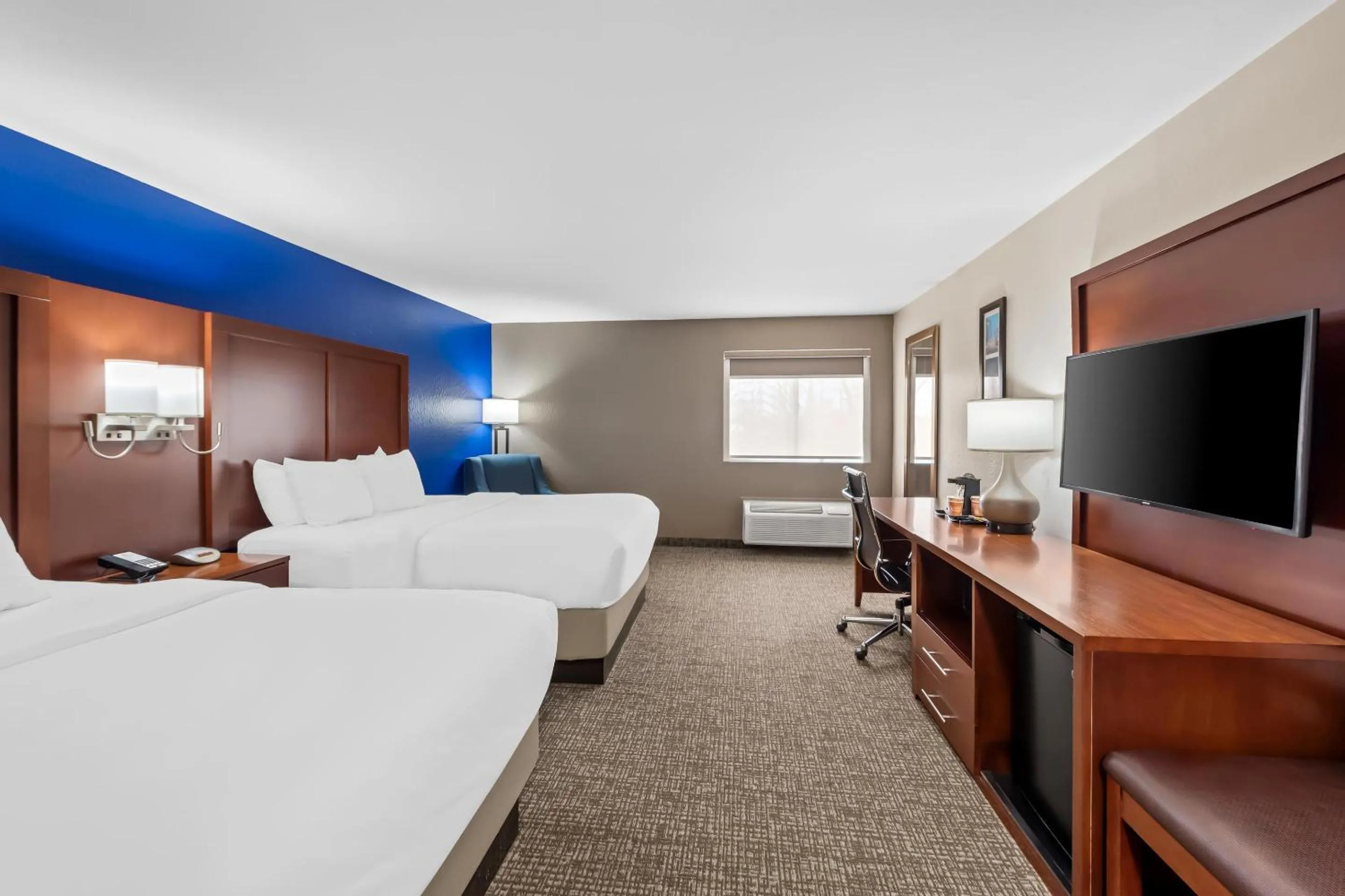 Bedroom, Bed in Comfort Inn & Suites Fairborn near Wright Patterson AFB