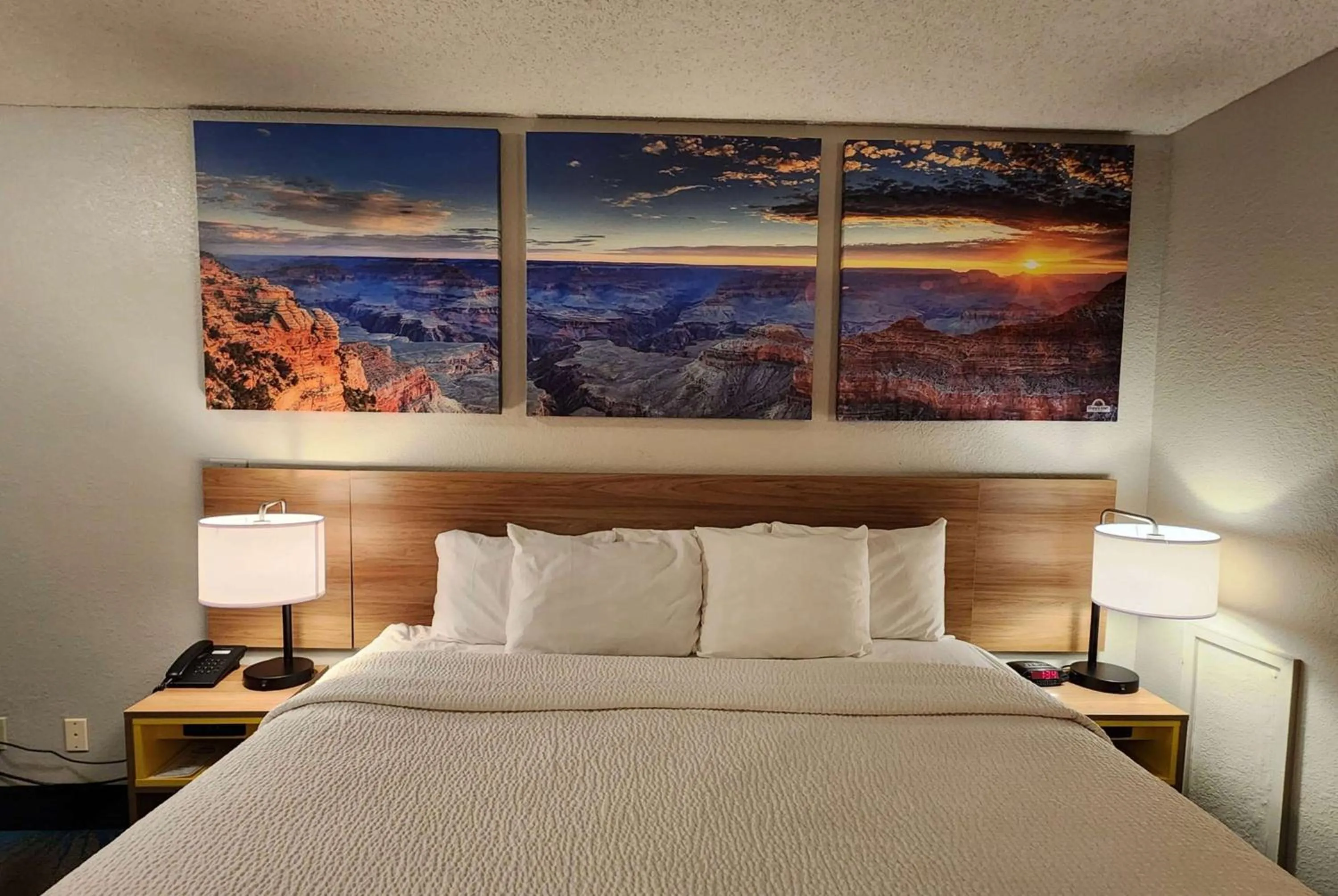 Photo of the whole room, Bed in Days Inn by Wyndham Tucumcari