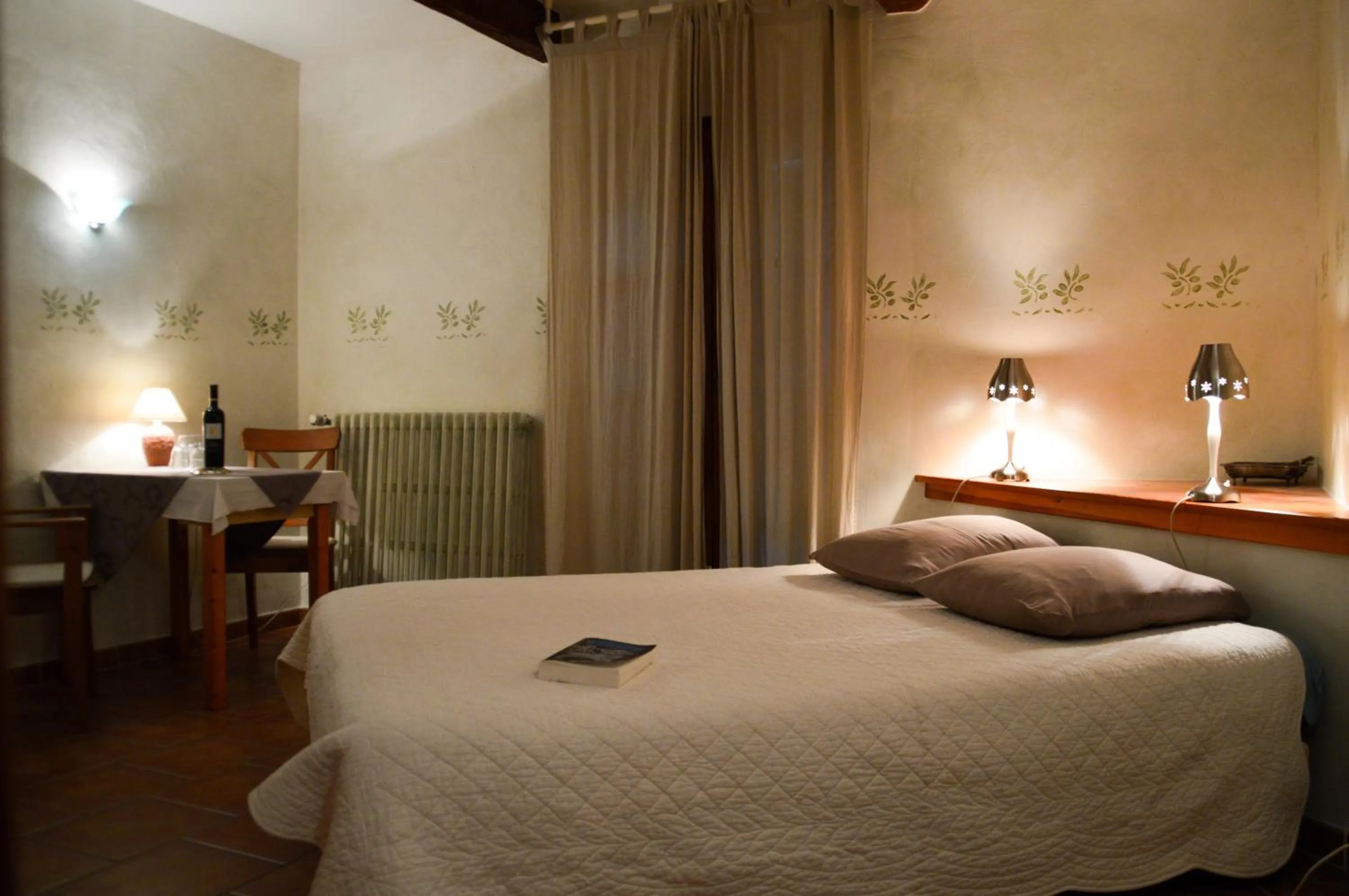 Photo of the whole room, Bed in La Bastide Du Claus - Vitaverde