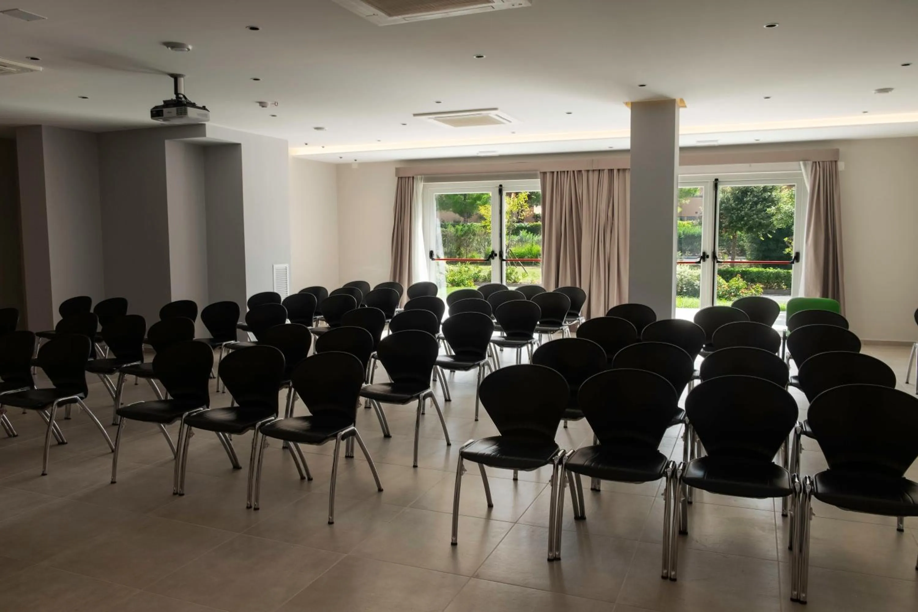 Business facilities in Hotel San Vincenzo Resort