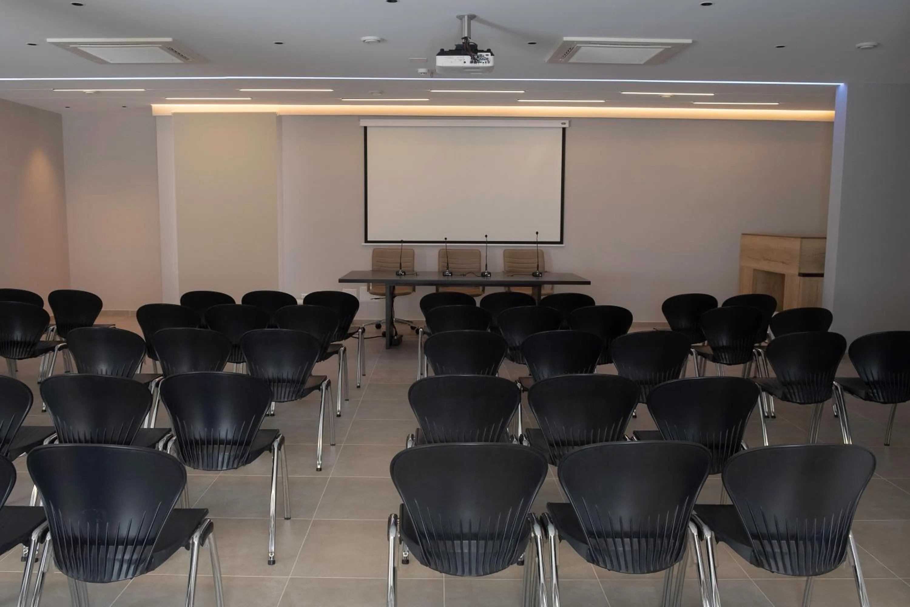 Business facilities in Hotel San Vincenzo Resort