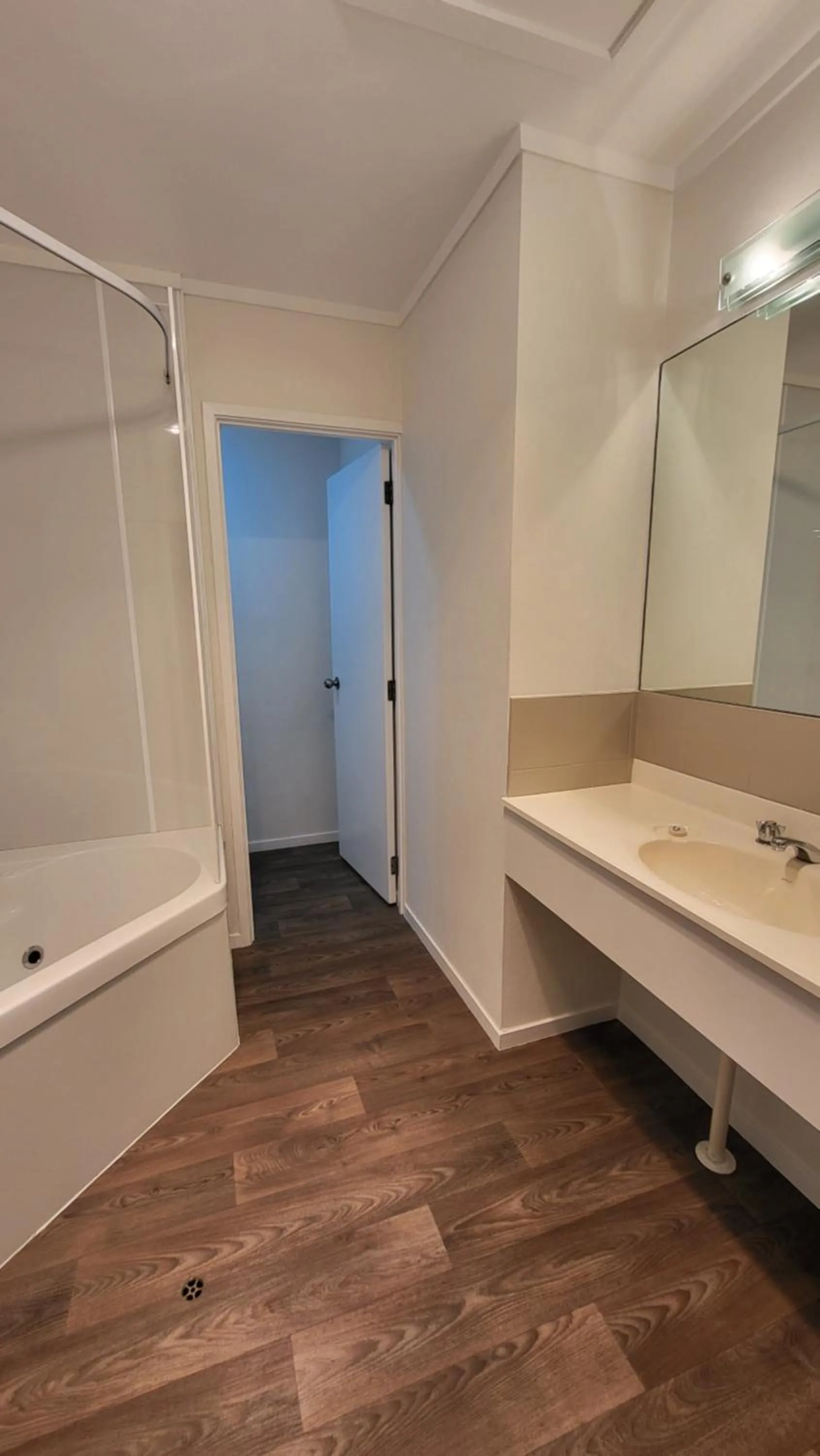 Bathroom in Manukau Motor Lodge