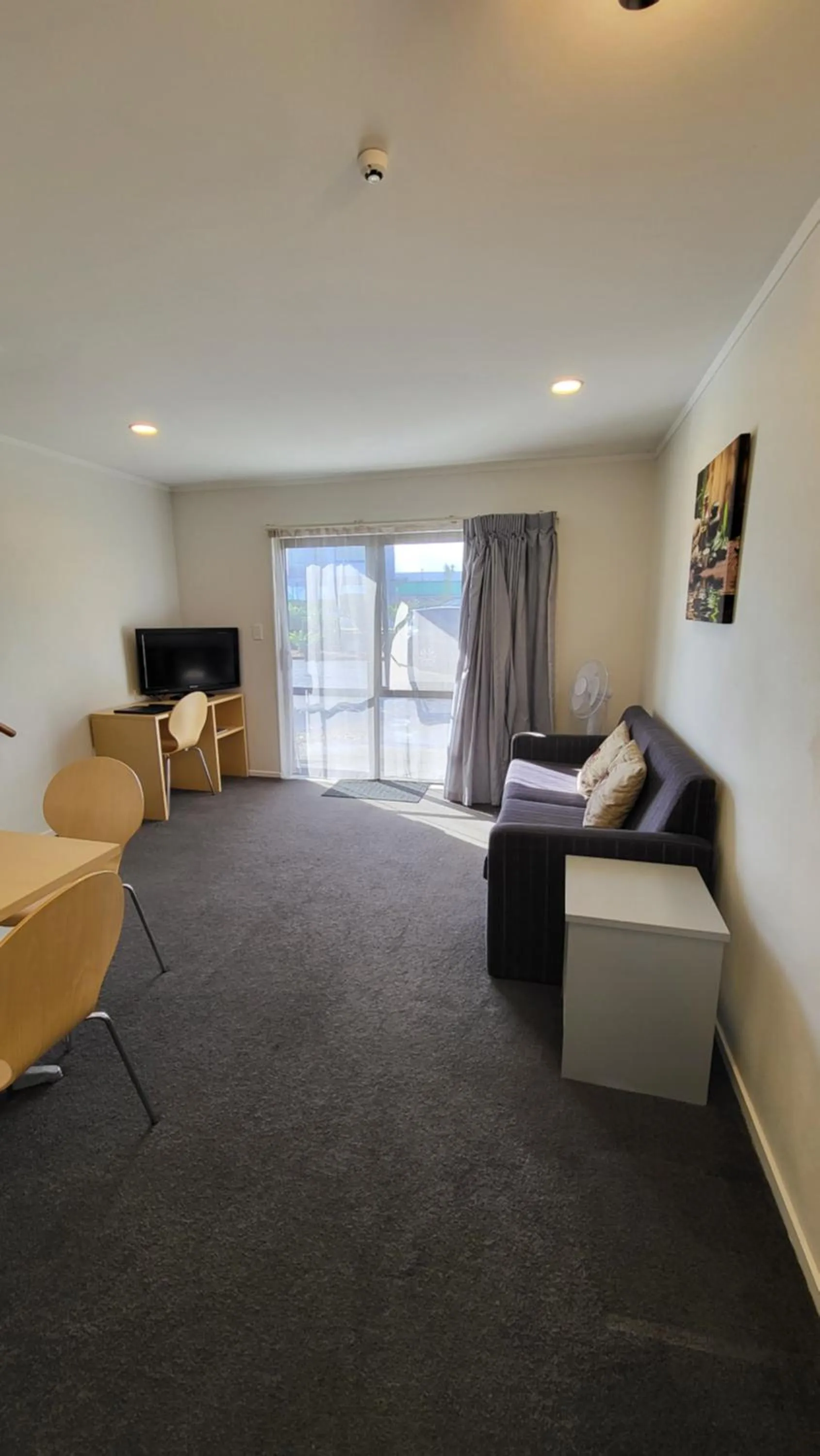 Living room, Bed in Manukau Motor Lodge