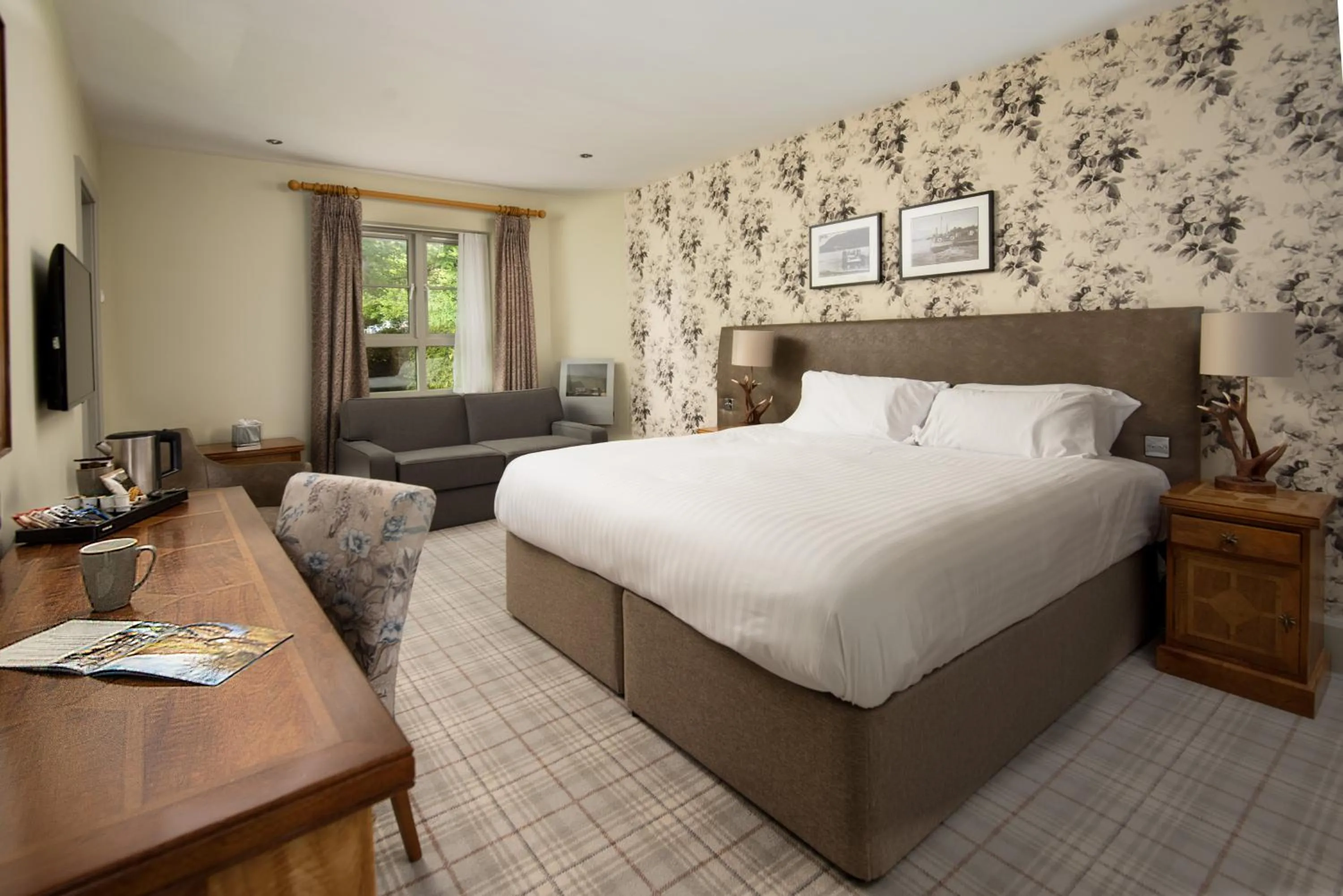 Bed in The Waterhead Inn- The Inn Collection Group