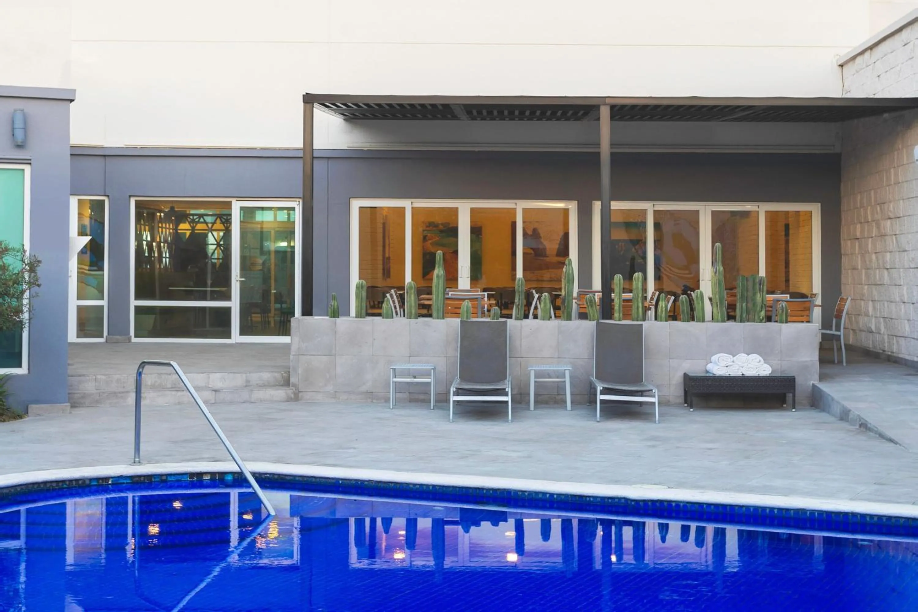 Swimming pool in Fairfield by Marriott Los Cabos