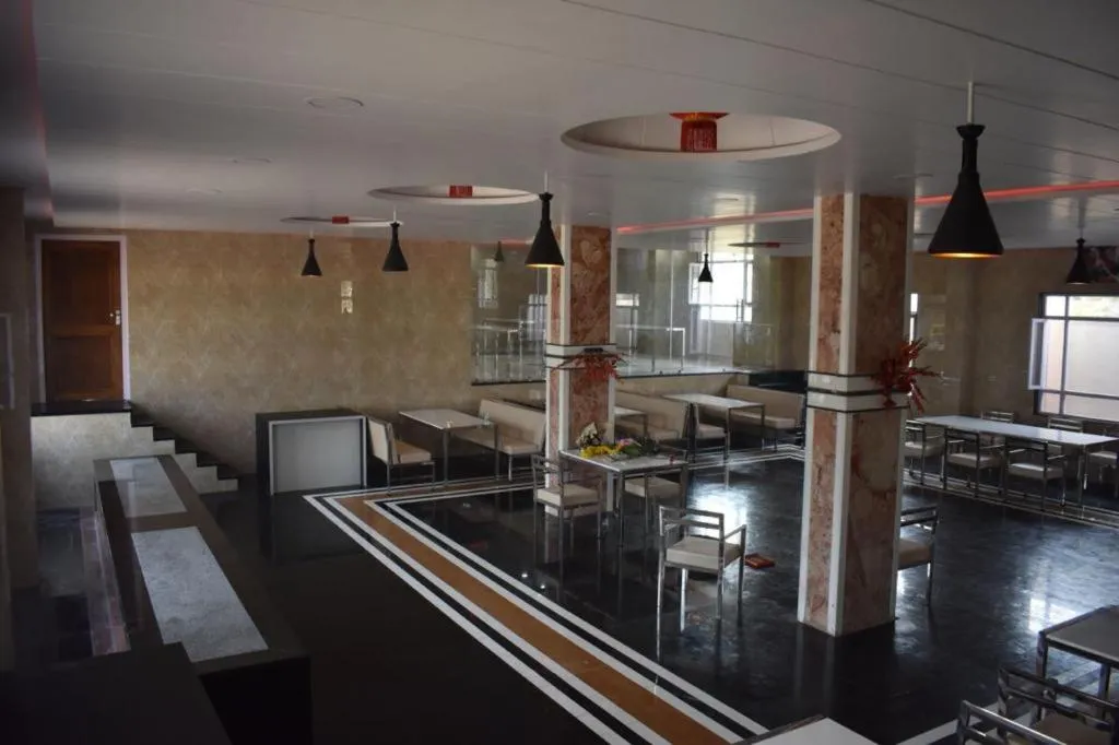 Restaurant/places to eat in Hotel Royal Country Club