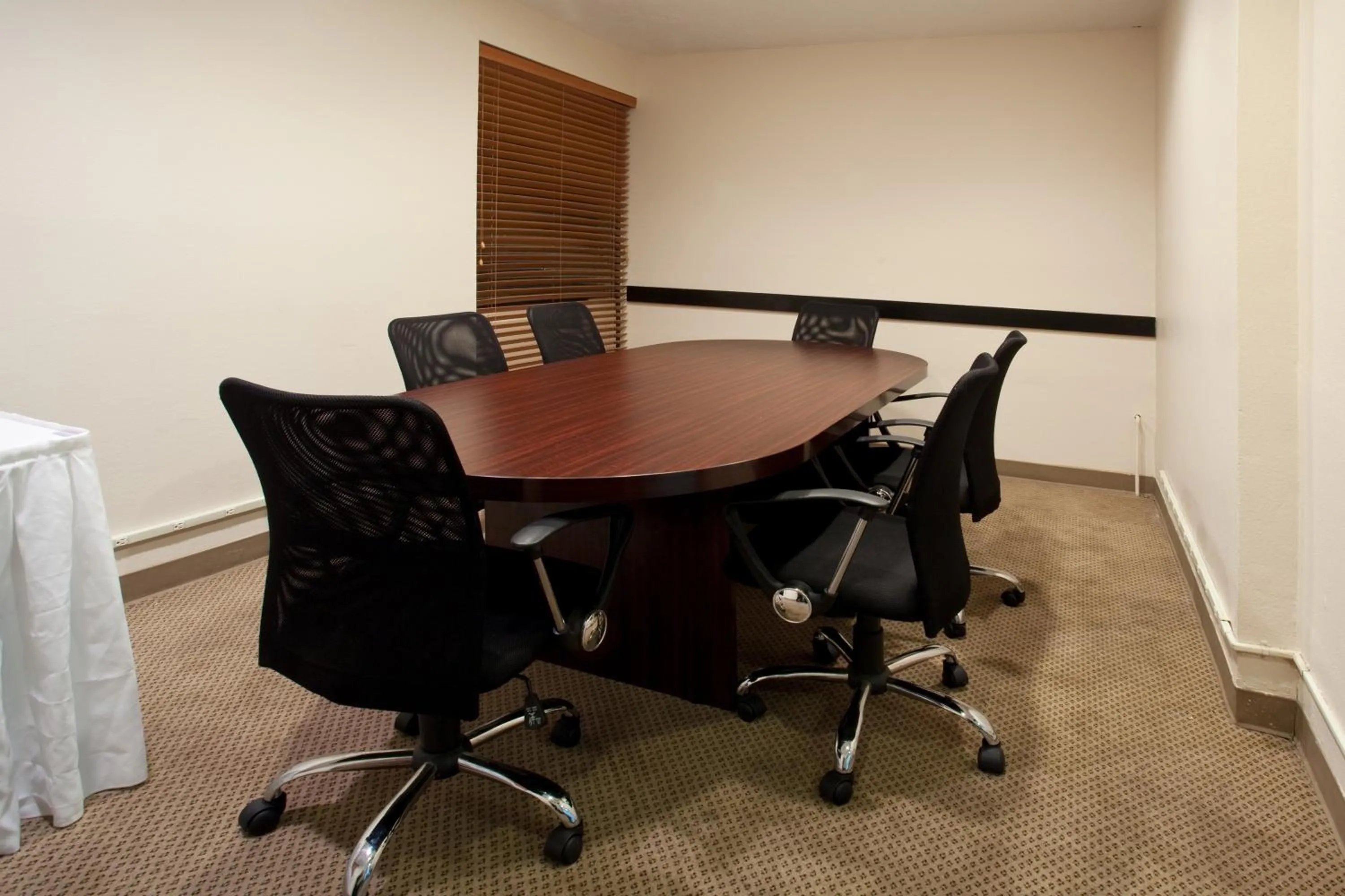 Meeting/conference room in Holiday Inn Rock Springs by IHG