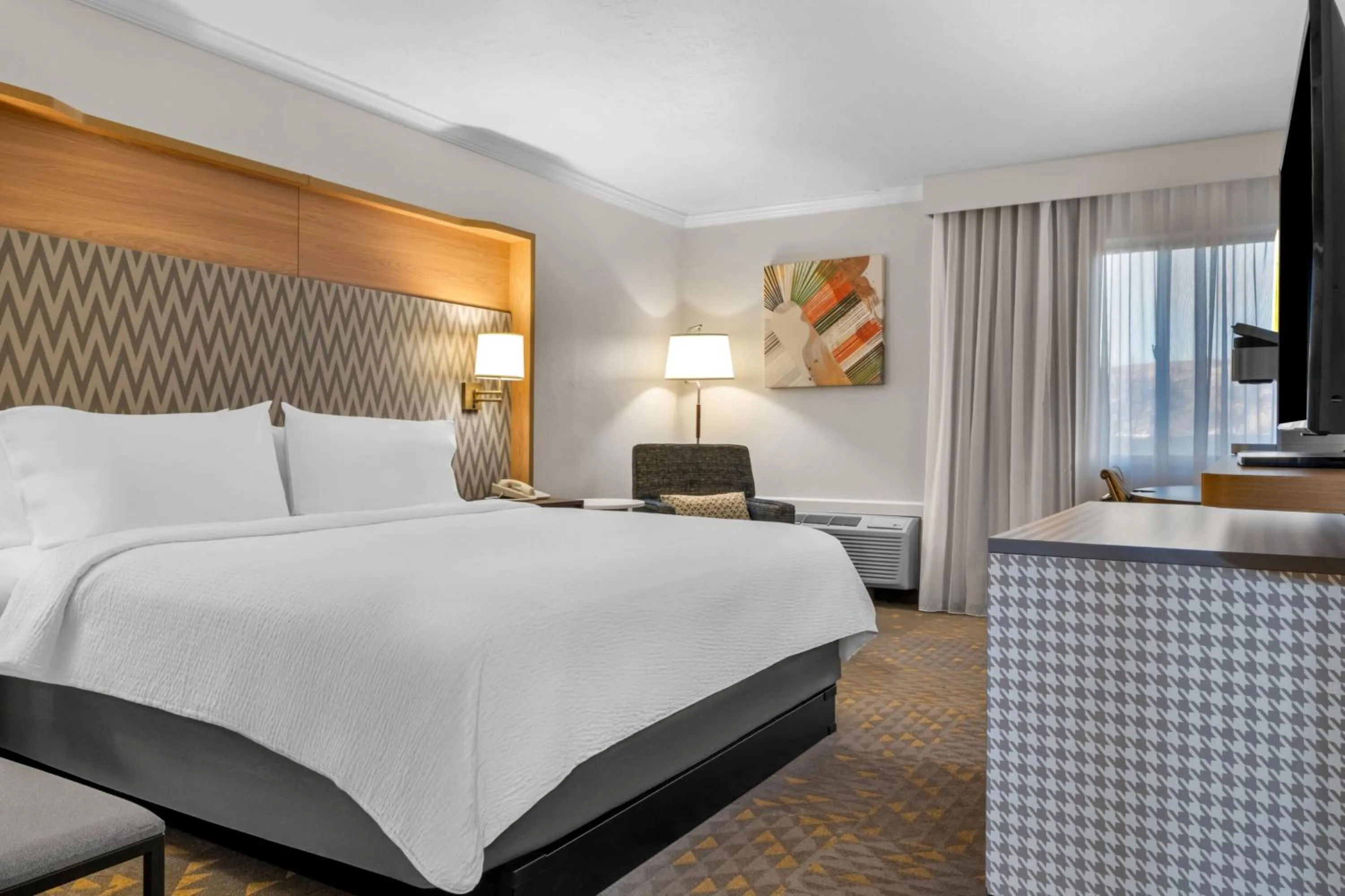 Photo of the whole room, Bed in Holiday Inn Rock Springs by IHG