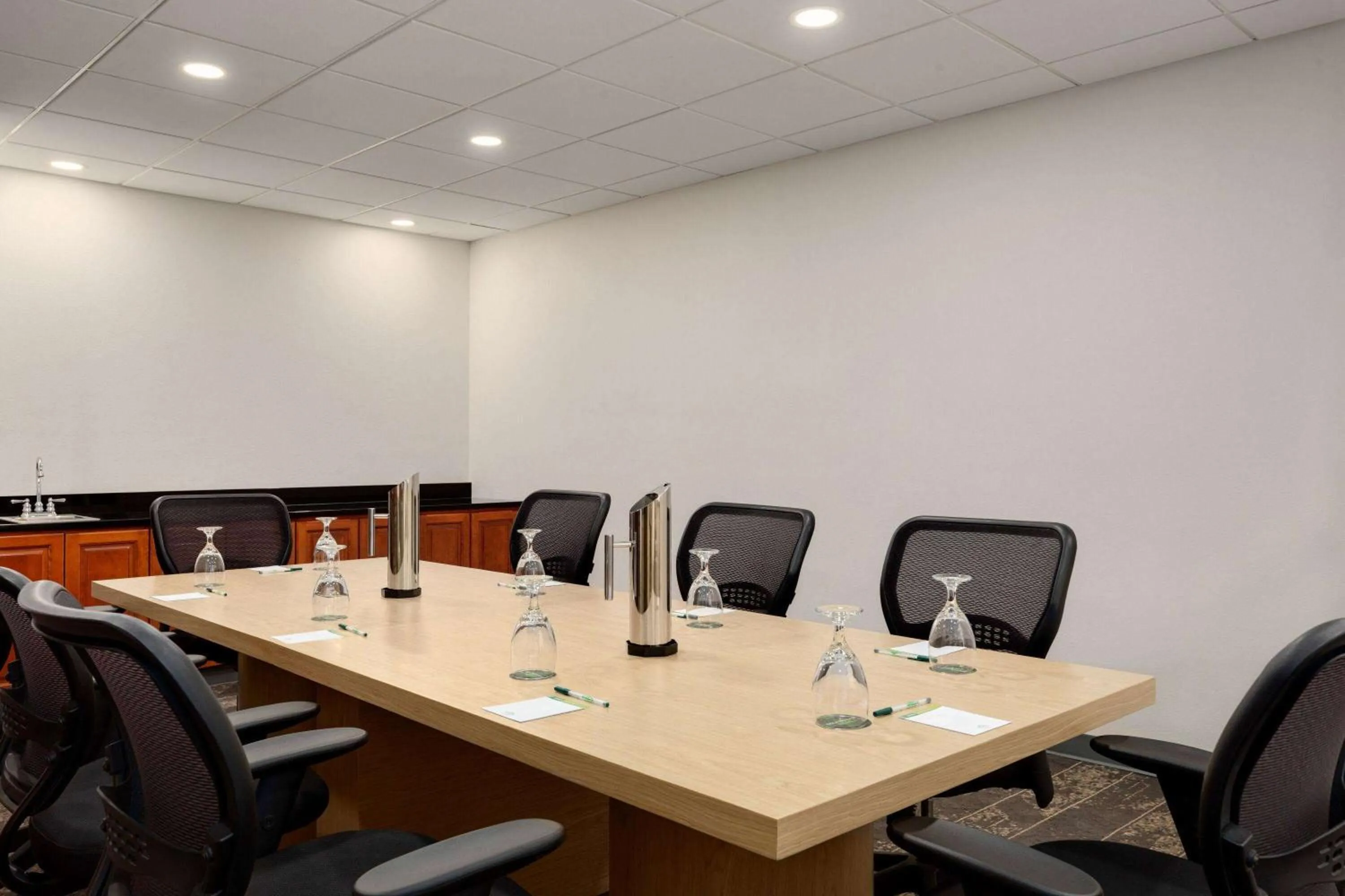 Meeting/conference room in Wingate by Wyndham Green Bay