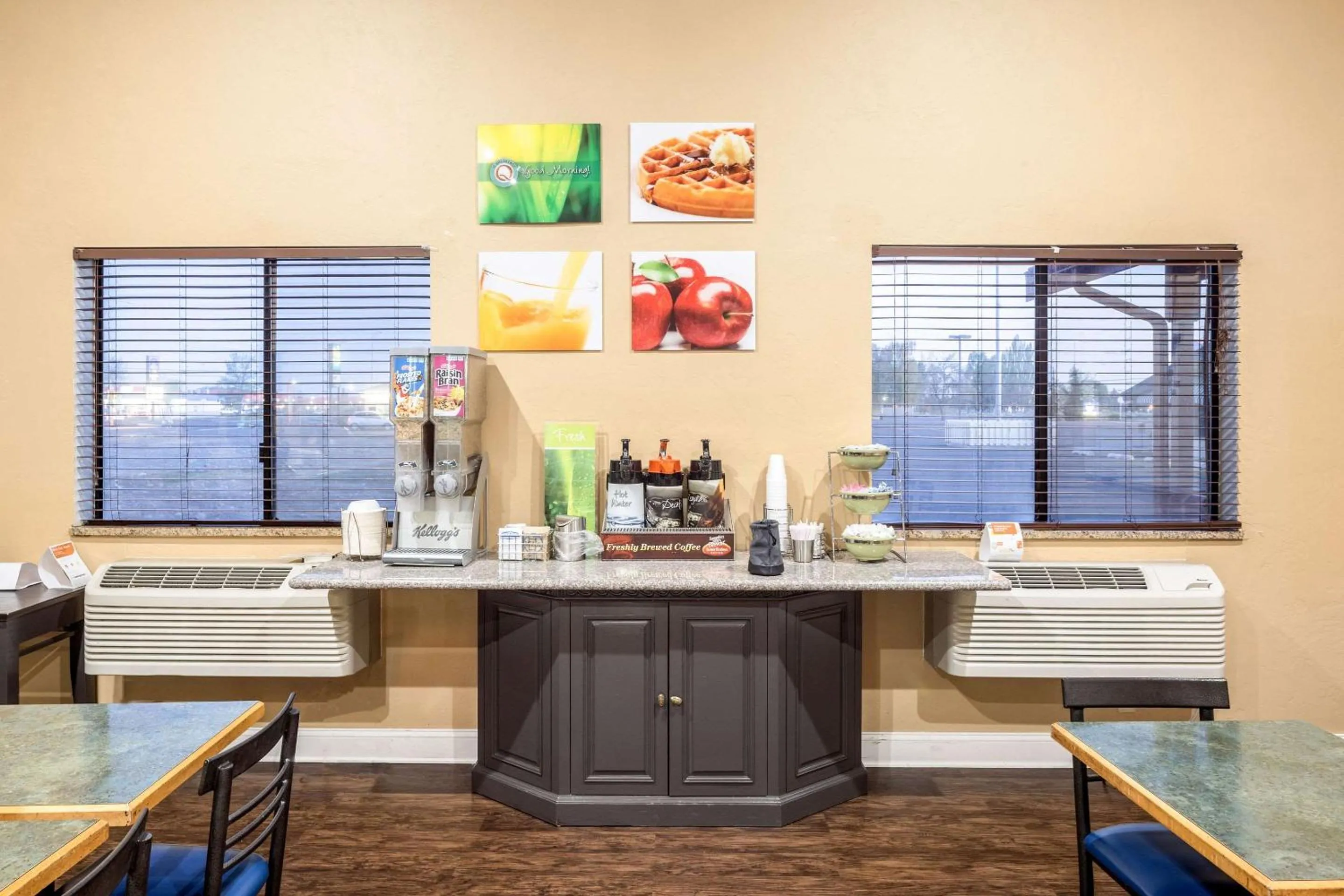 Restaurant/places to eat in Quality Inn