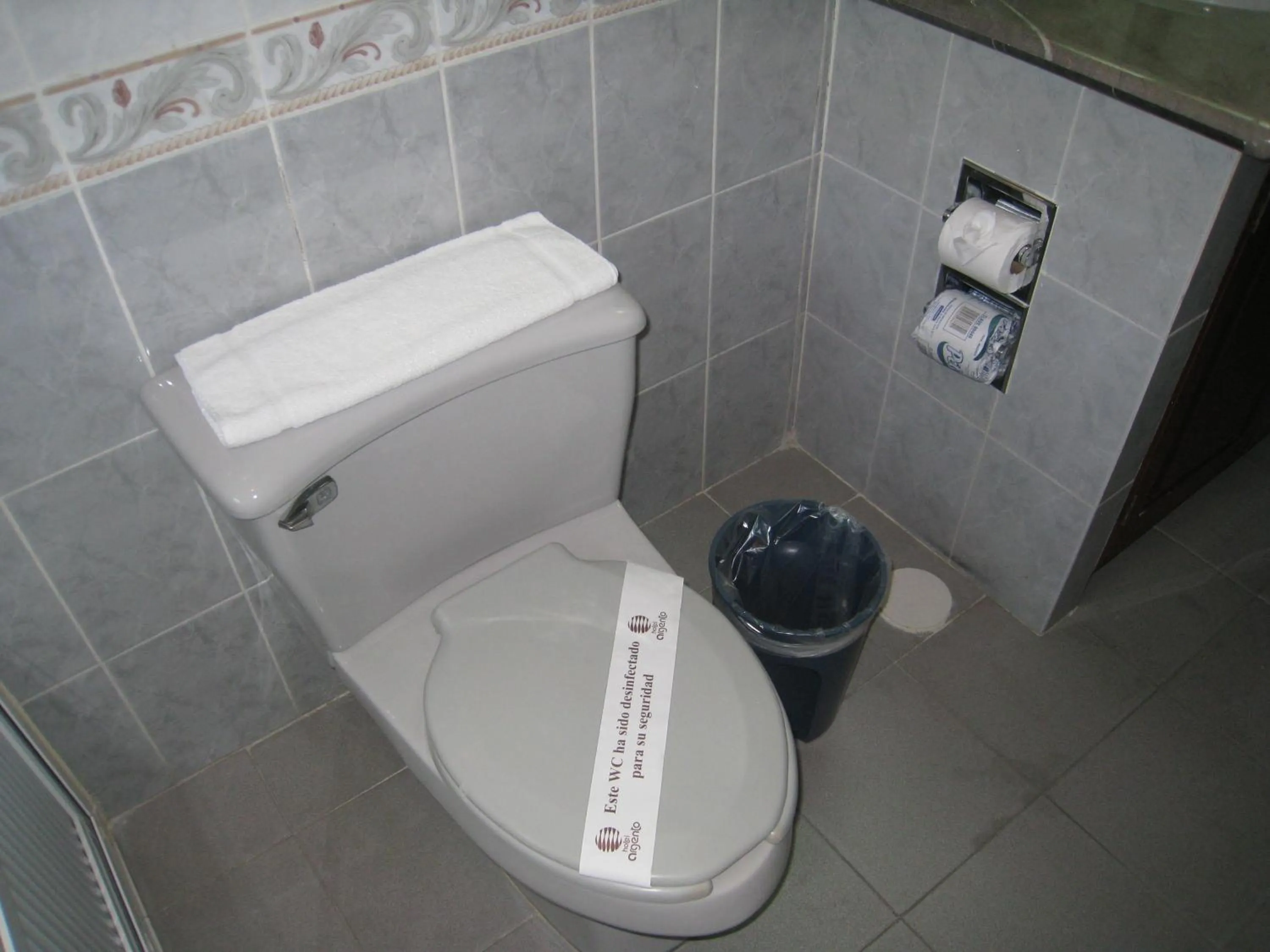 Bathroom in Hotel Argento