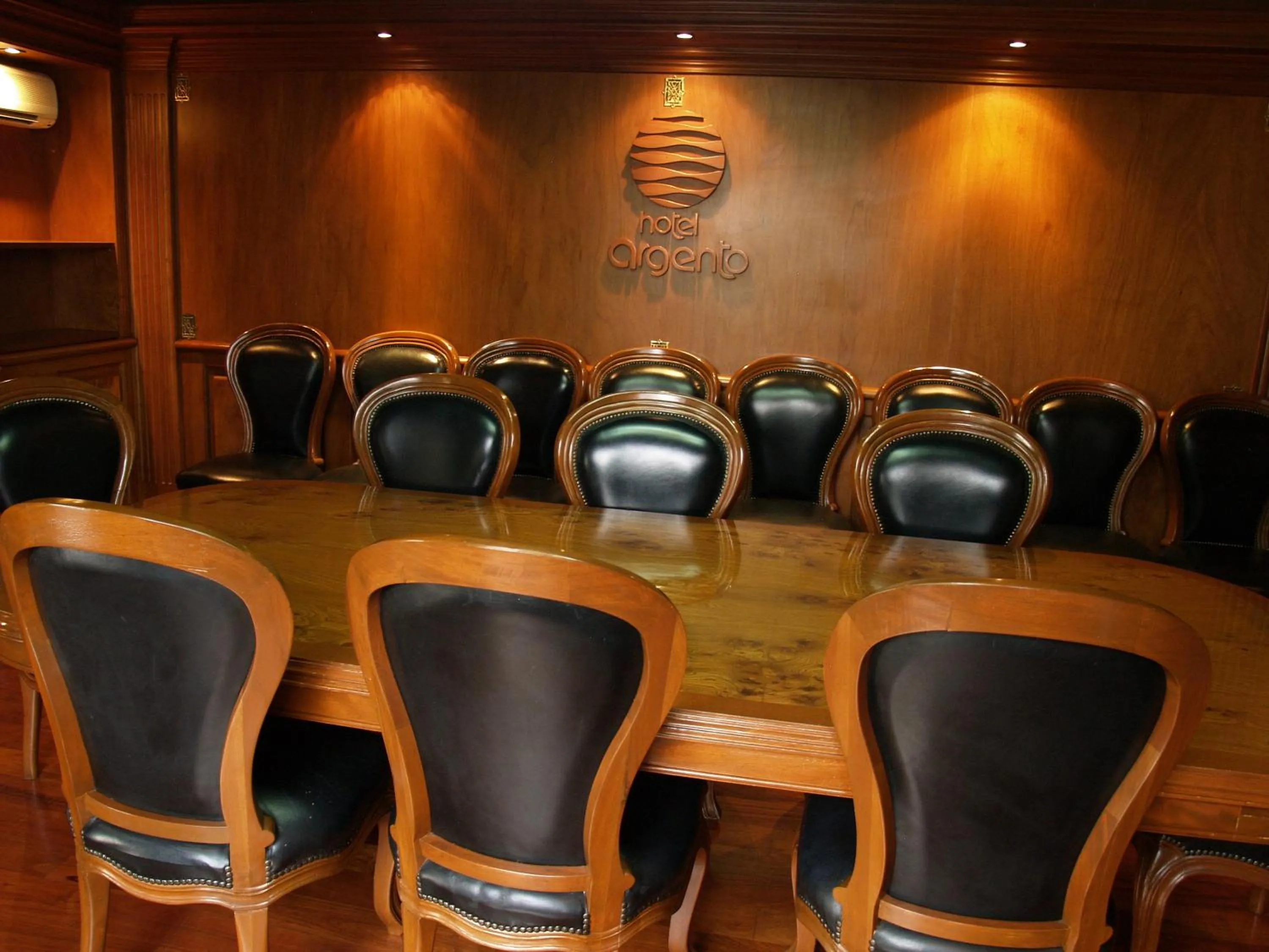 Business facilities in Hotel Argento