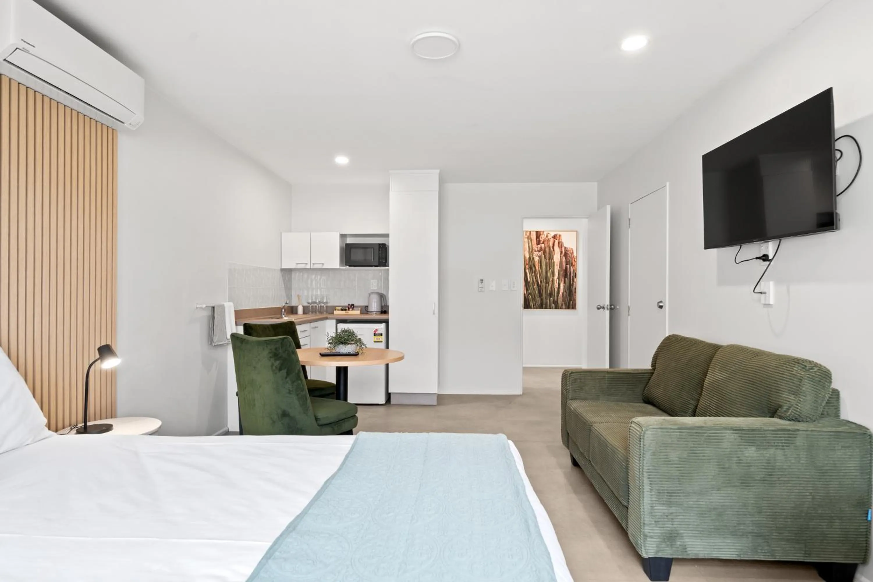 Bed in Pacific Motor Inn